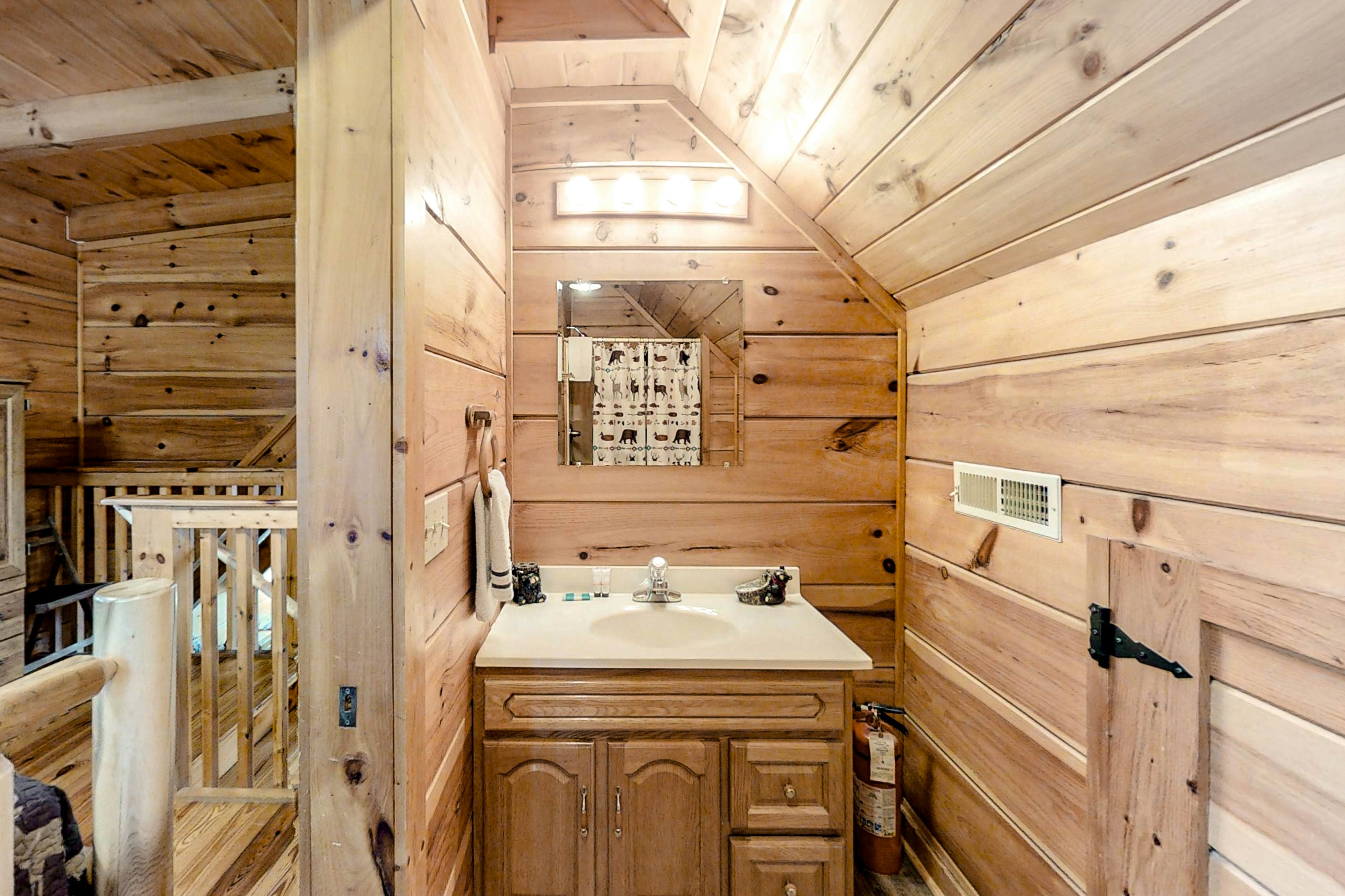 All Suite Cabin Retreat, Sleep 6・Game Room・Hot Tub