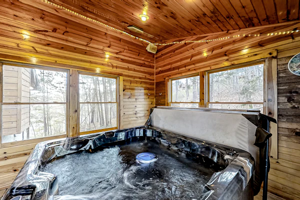 Cobbly Nob Resort Cabin, Sleeps 10, Hot Tub, Games