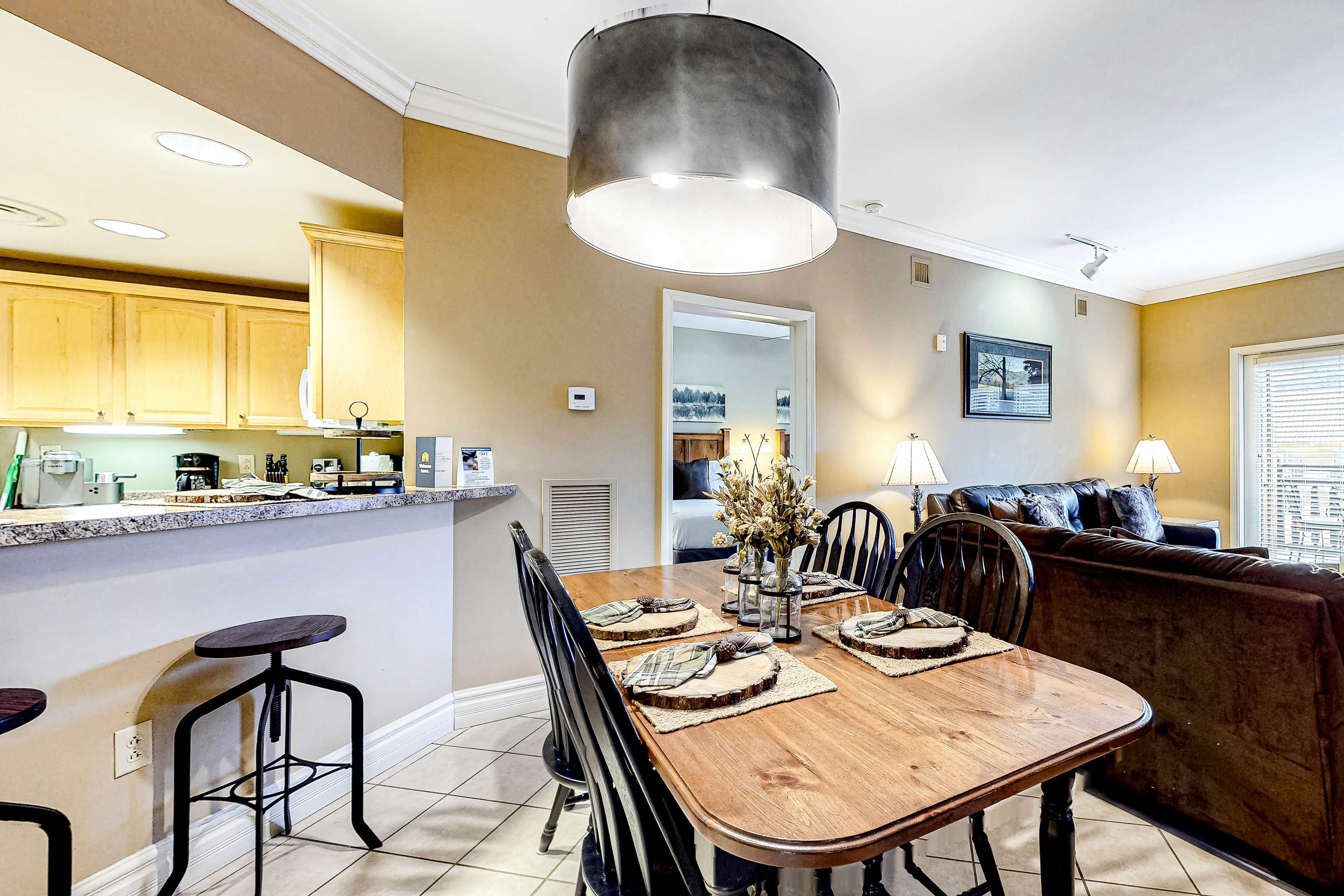 Central Condo, Sleeps 6・Jetted tub・Near Downtown