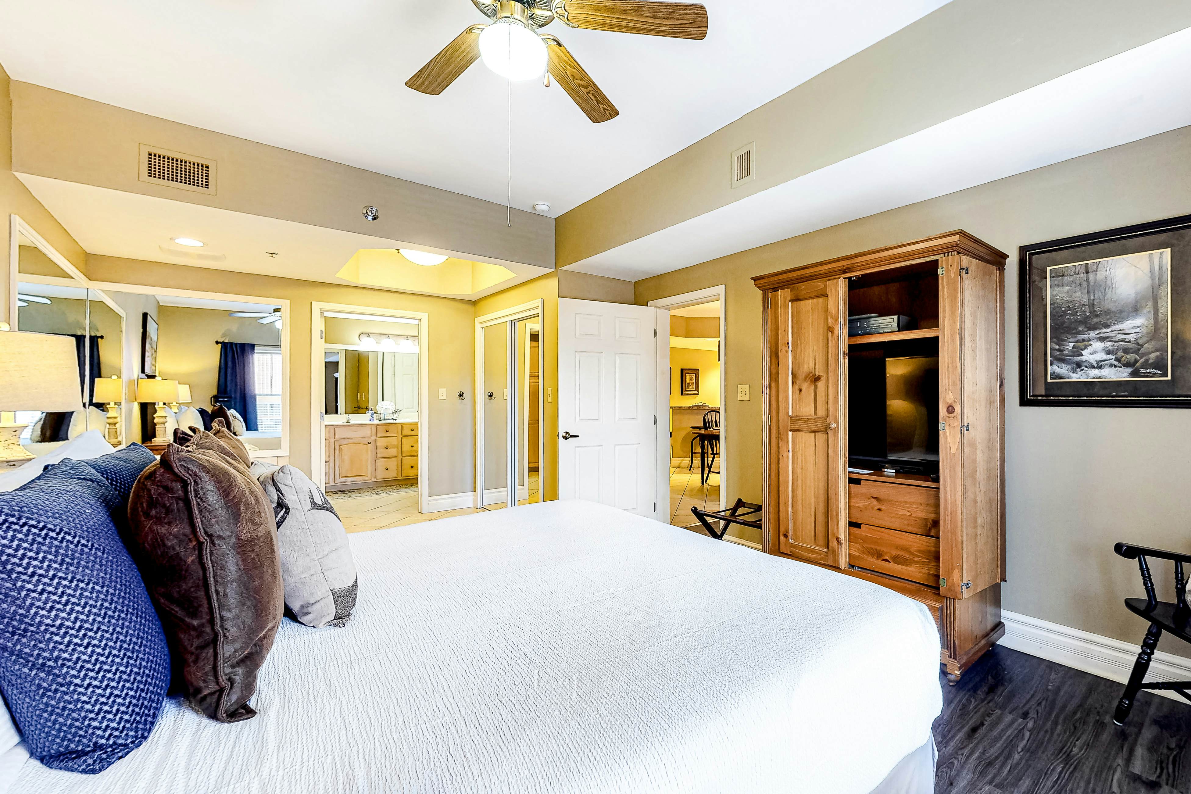 Central Condo, Sleeps 6・Jetted tub・Near Downtown