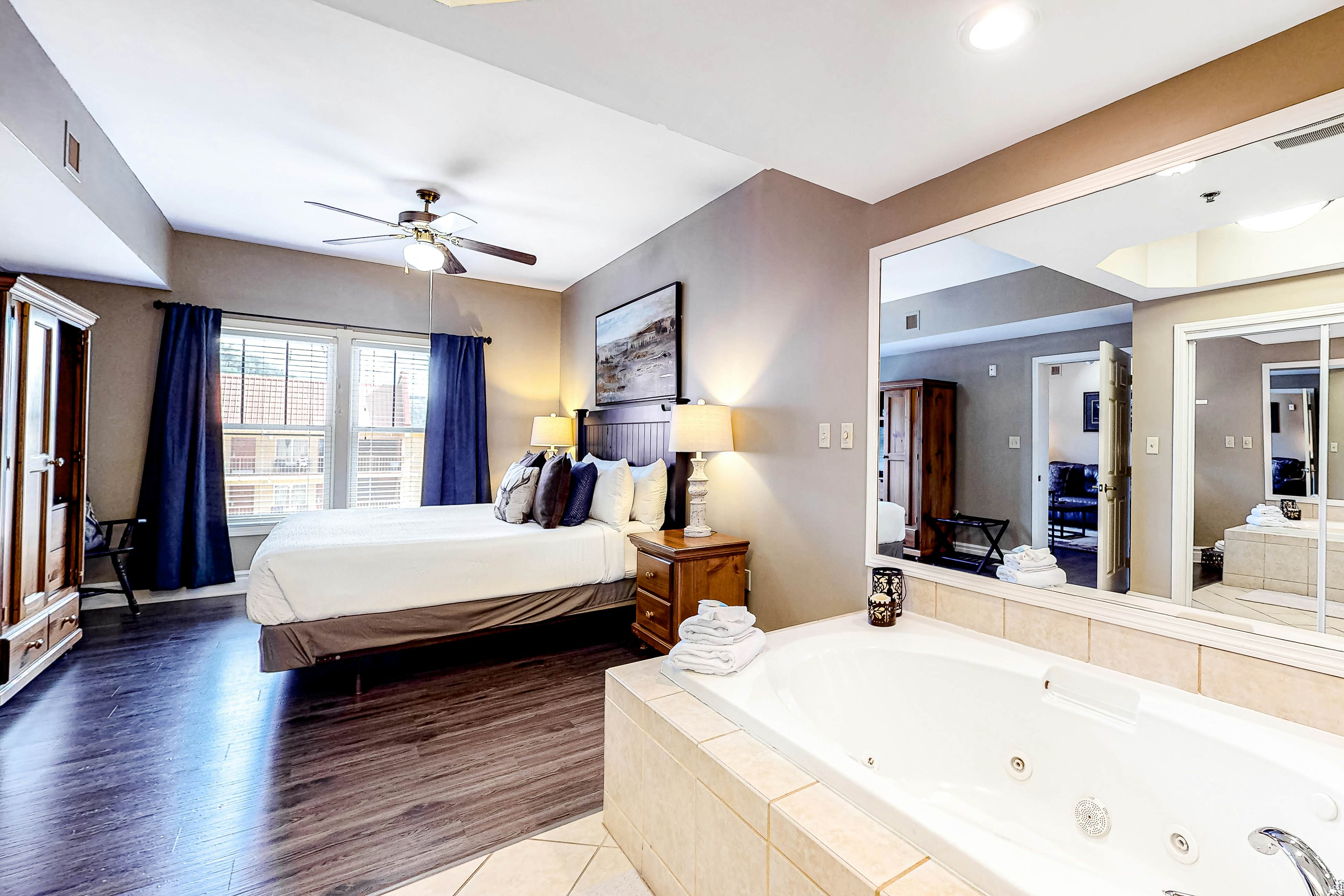 Central Condo, Sleeps 6・Jetted tub・Near Downtown