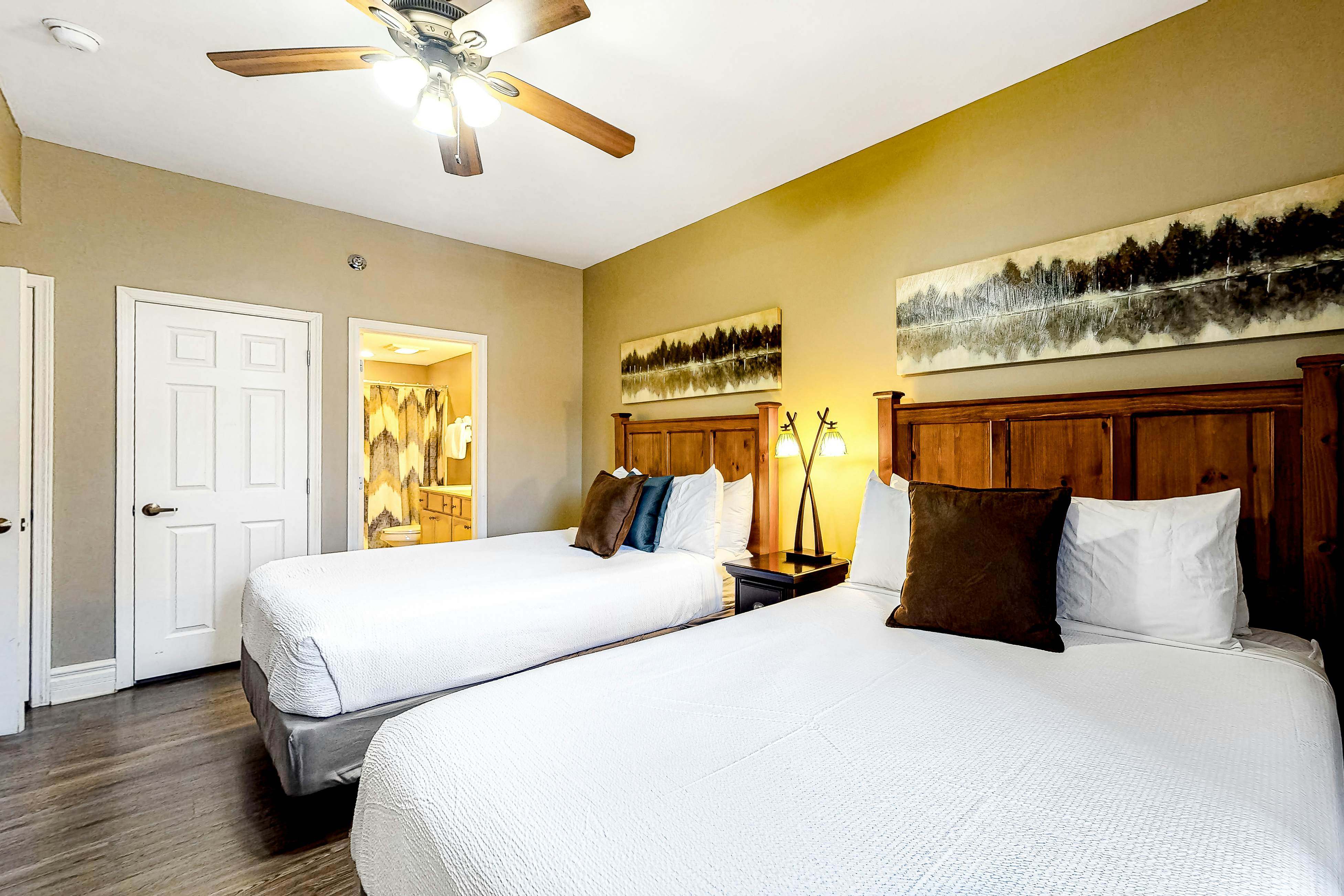 Central Condo, Sleeps 6・Jetted tub・Near Downtown