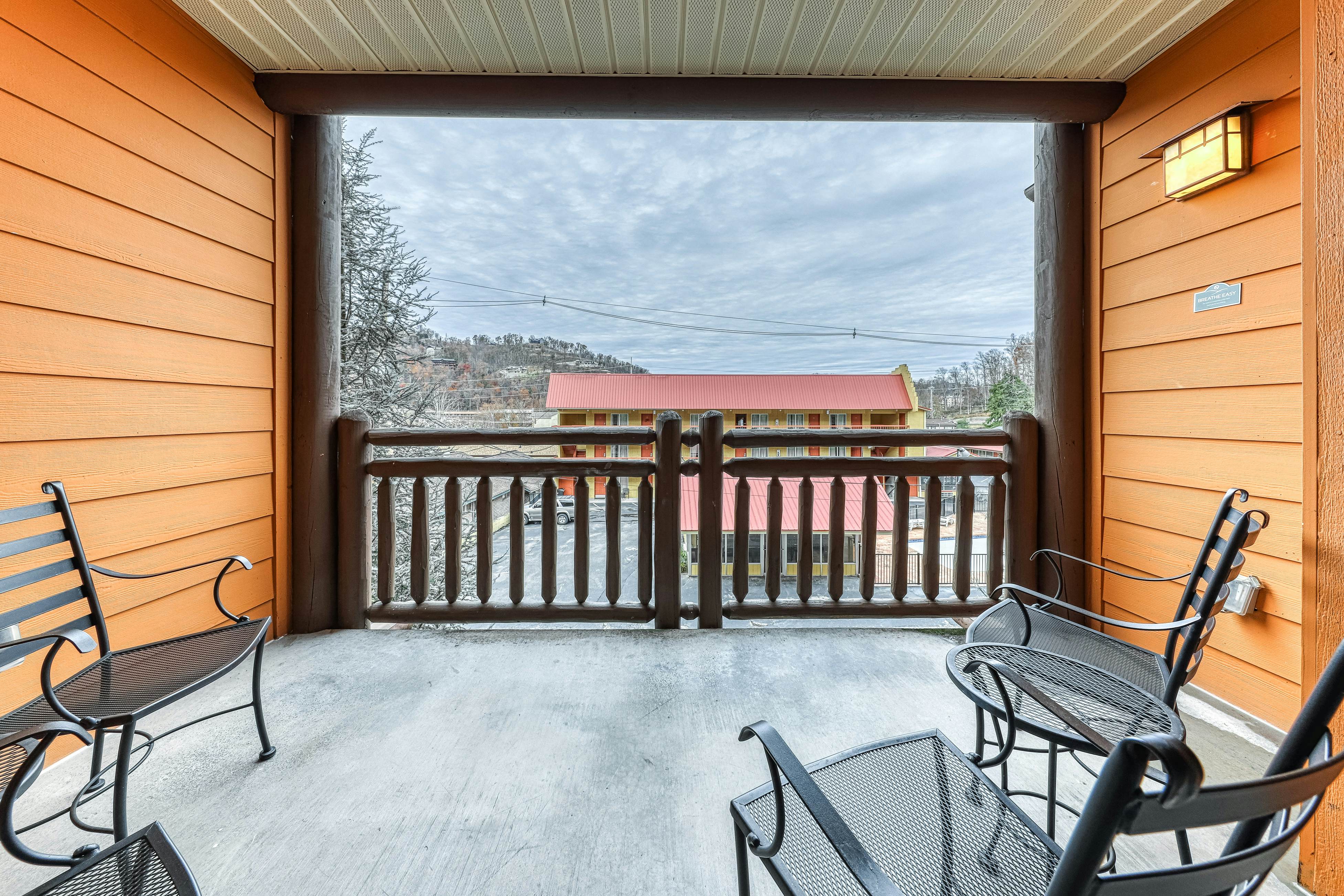 Central Condo, Sleeps 6・Jetted tub・Near Downtown