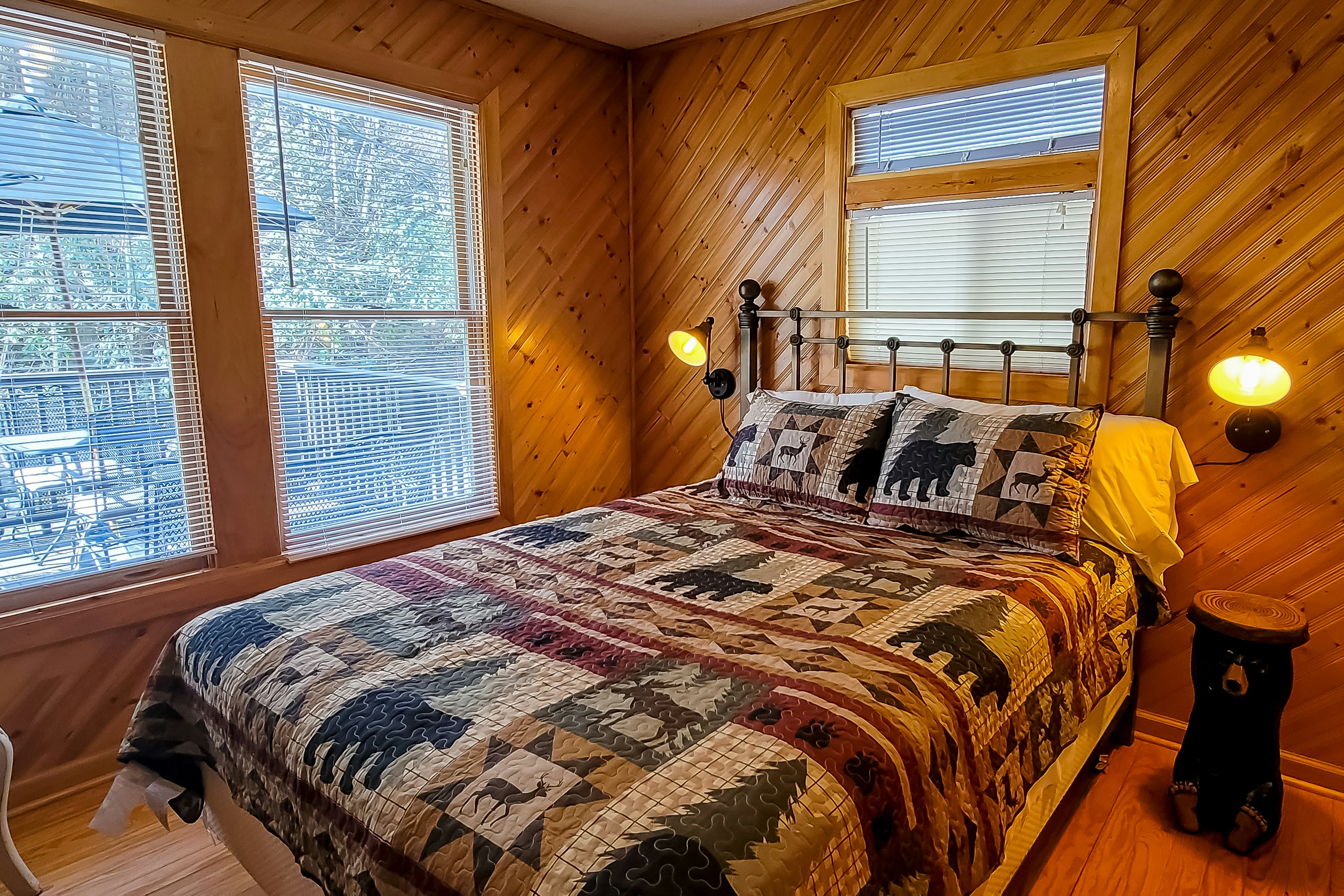 Cozy Creekside Cabin, Sleeps 12, Decks, Free Tickets