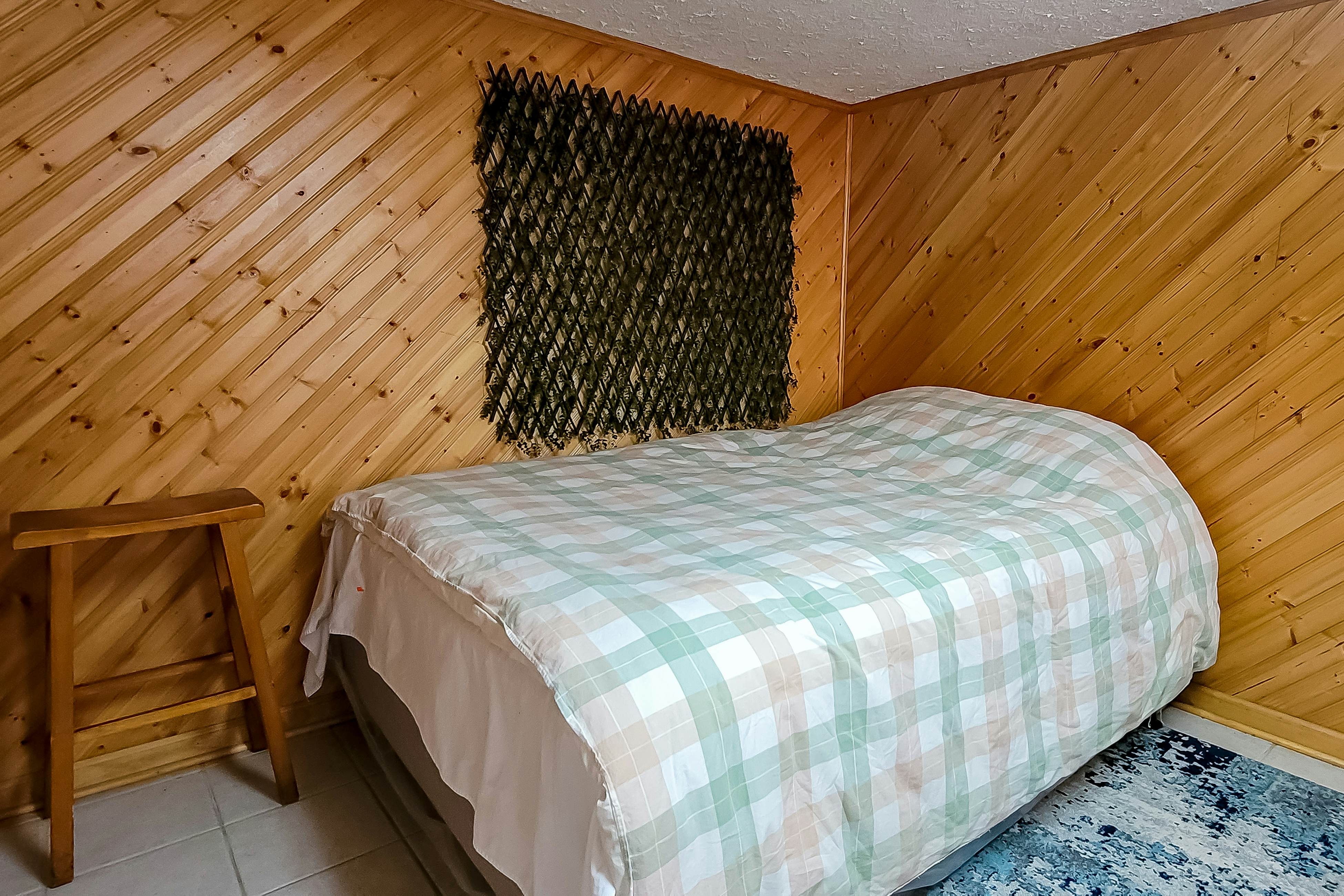 Cozy Creekside Cabin, Sleeps 12・Decks・Free Tickets