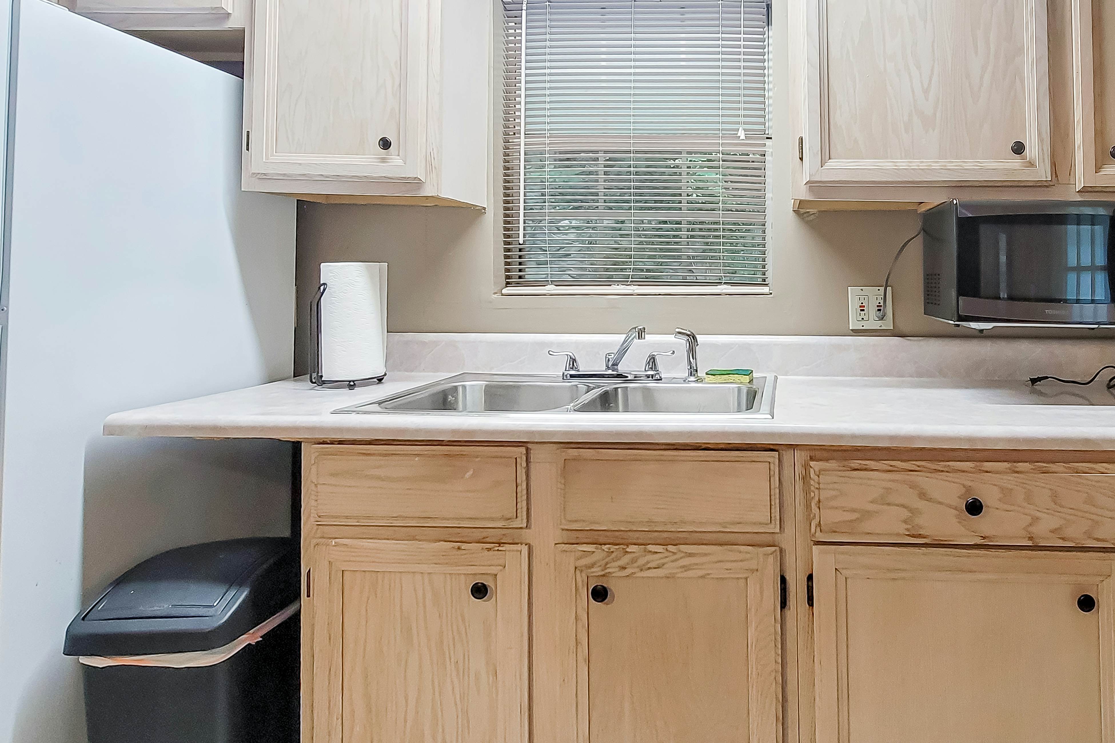 Cozy Creekside Cabin, Sleeps 12・Decks・Free Tickets