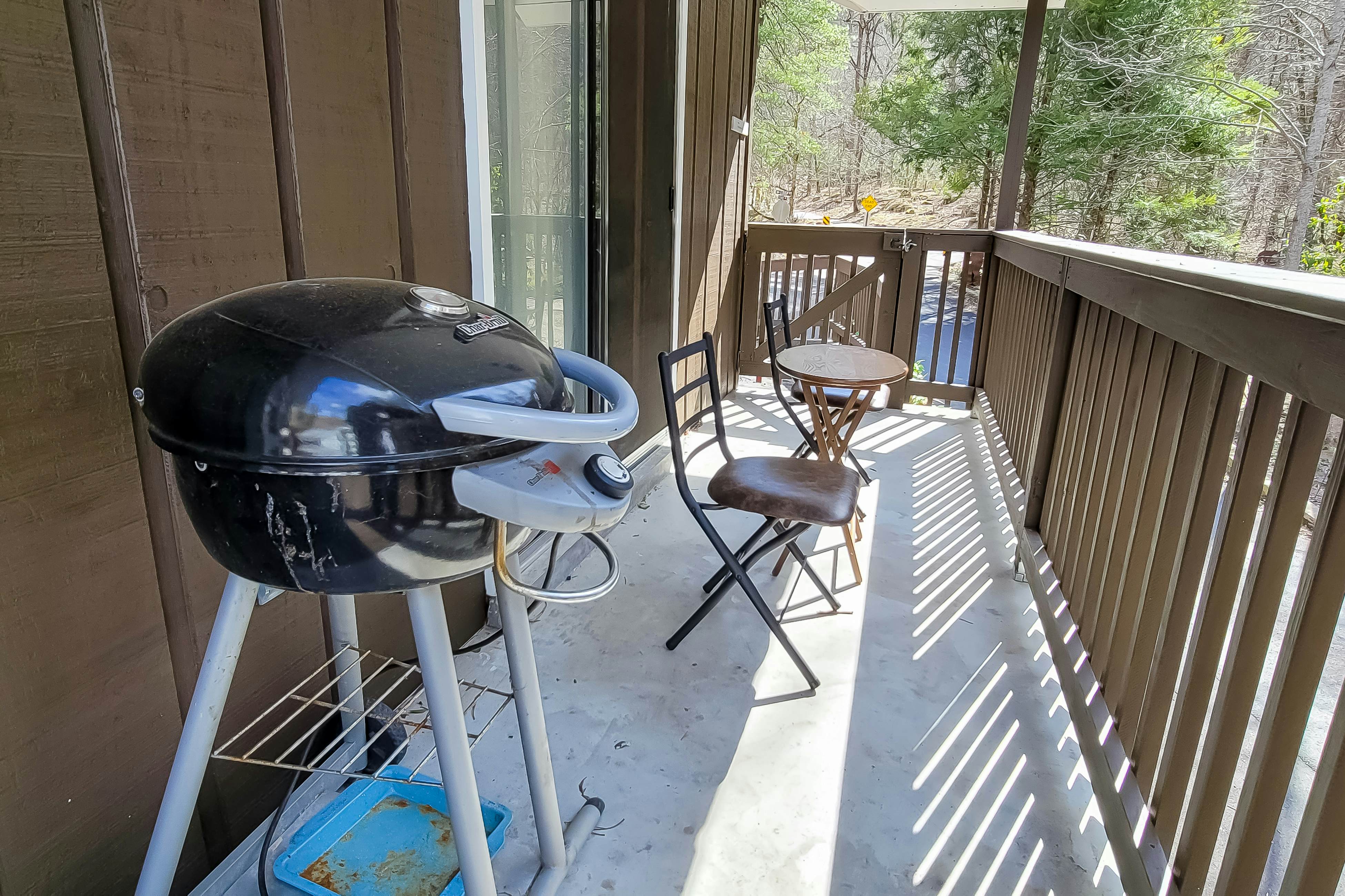 Cozy Creekside Cabin, Sleeps 12・Decks・Free Tickets