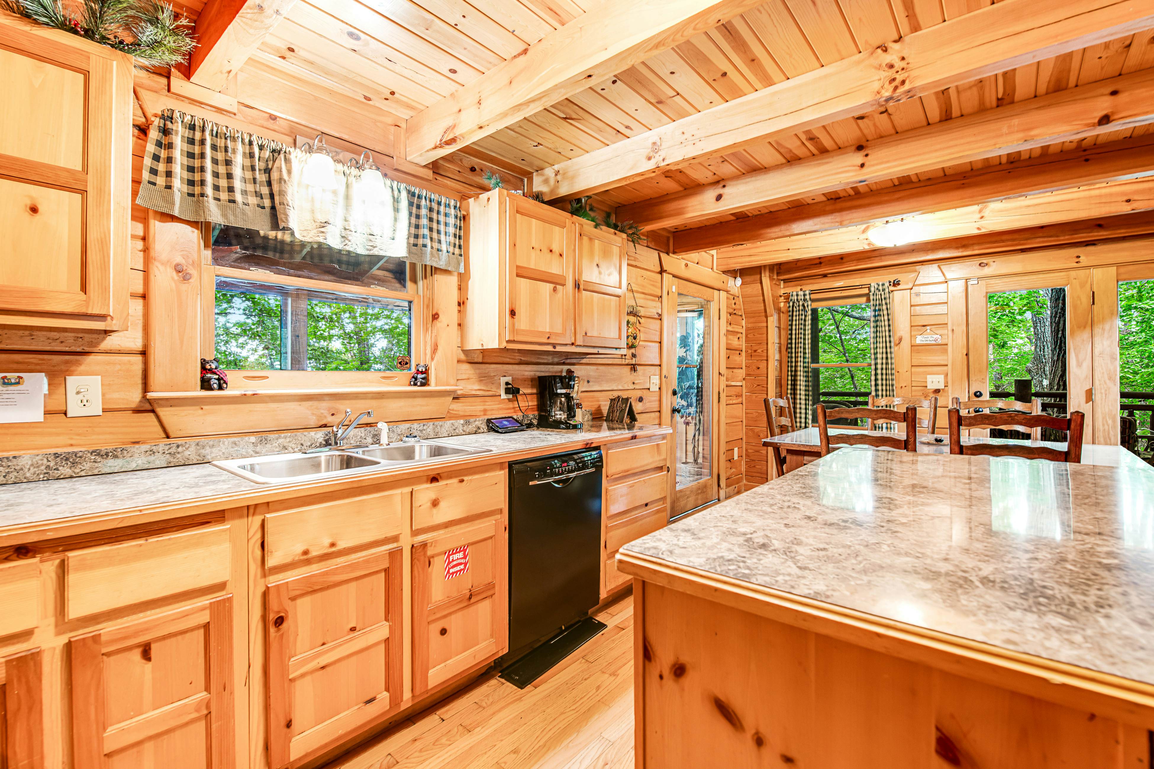 Beautiful & Secluded Log Cabin, Sleeps 8・Hot Tub