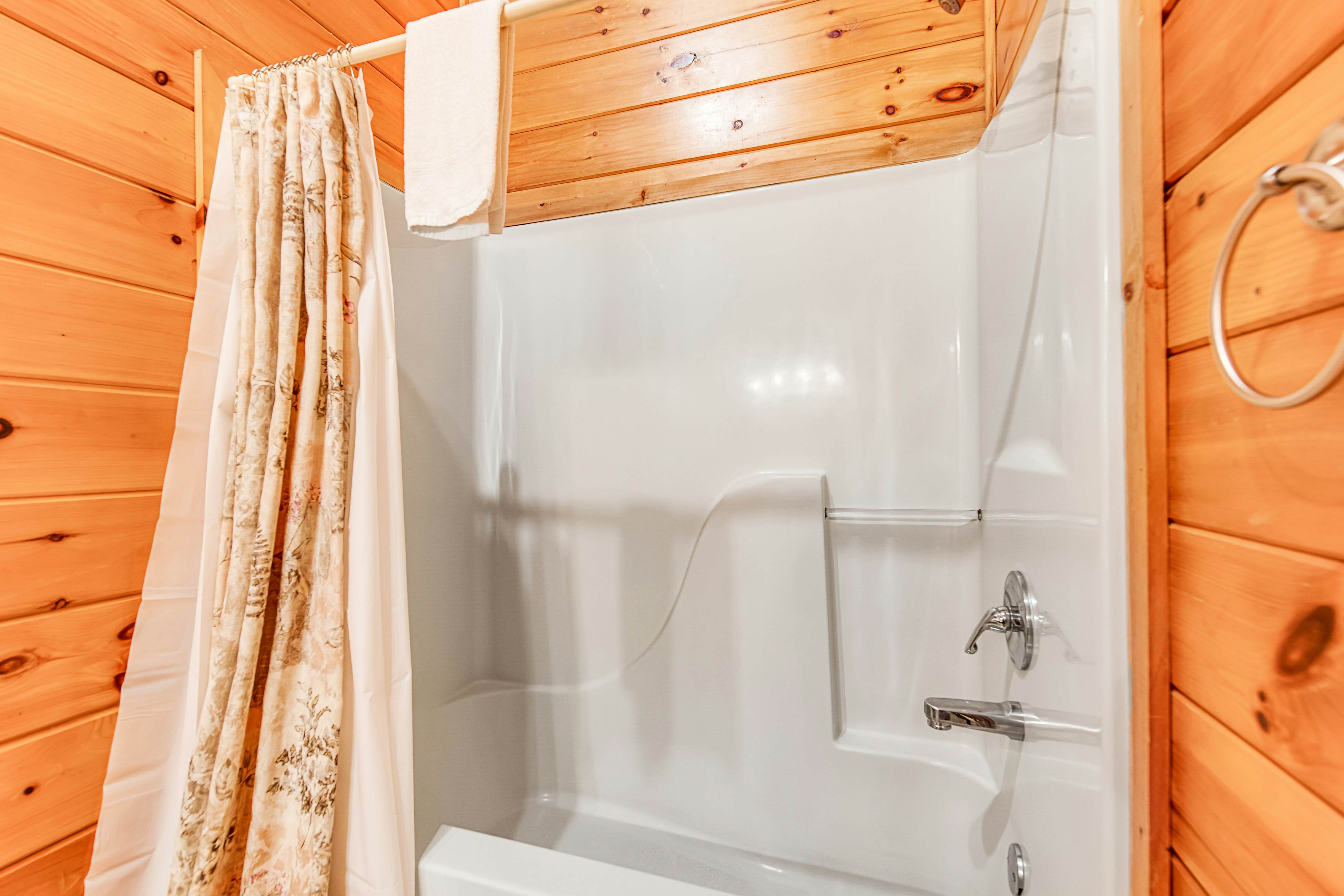 Beautiful & Secluded Log Cabin, Sleeps 8・Hot Tub