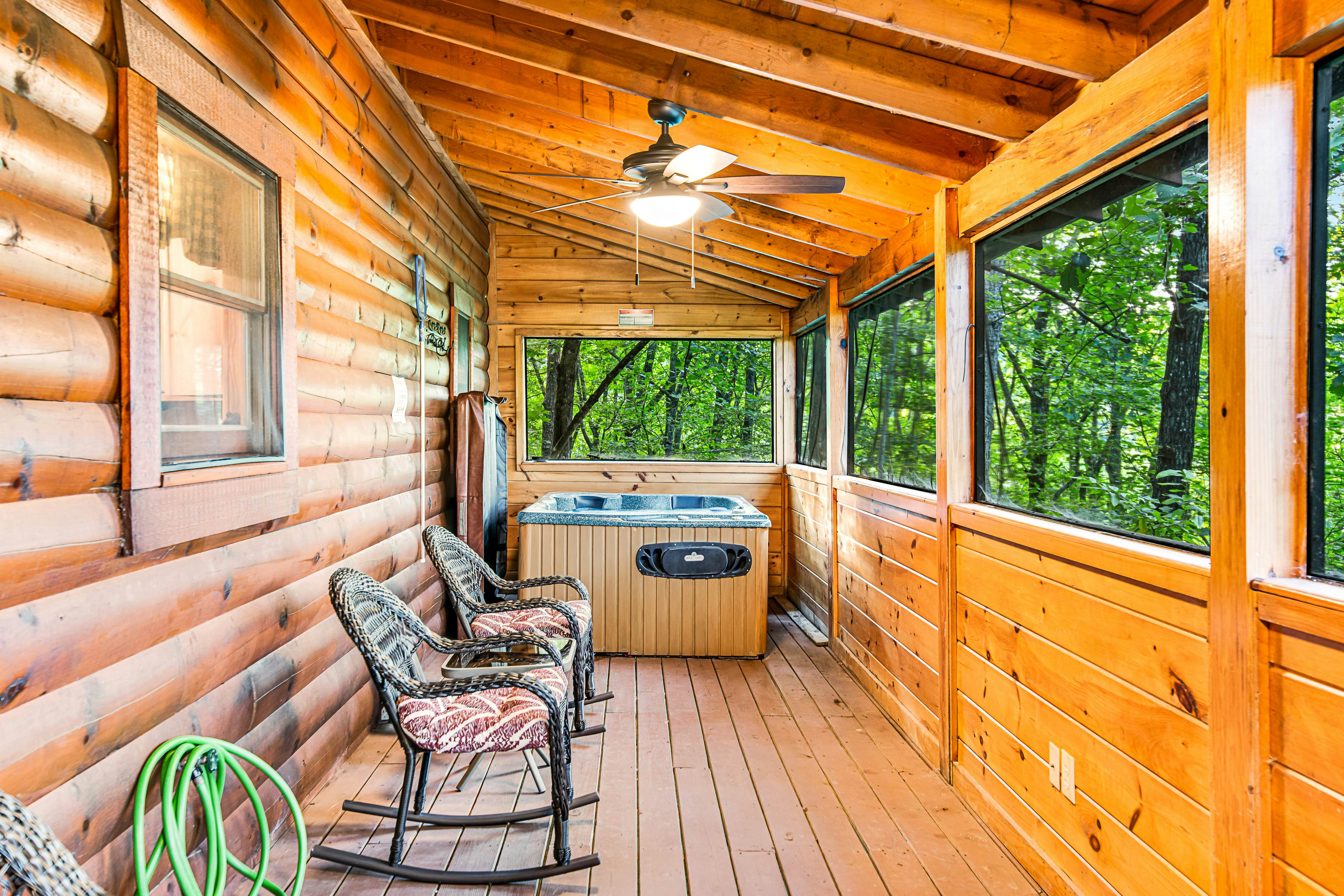 Beautiful & Secluded Log Cabin, Sleeps 8・Hot Tub
