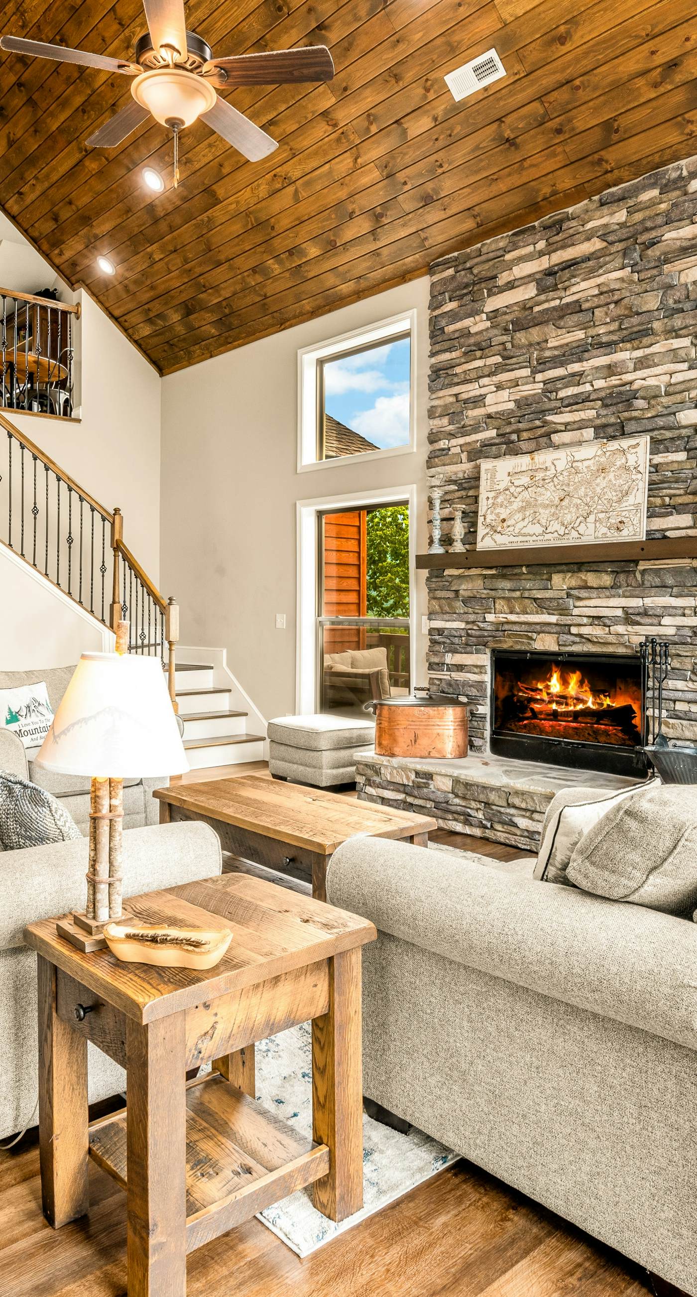 Newly Built Home, Sleeps 12, Views, Hot Tub, Theater