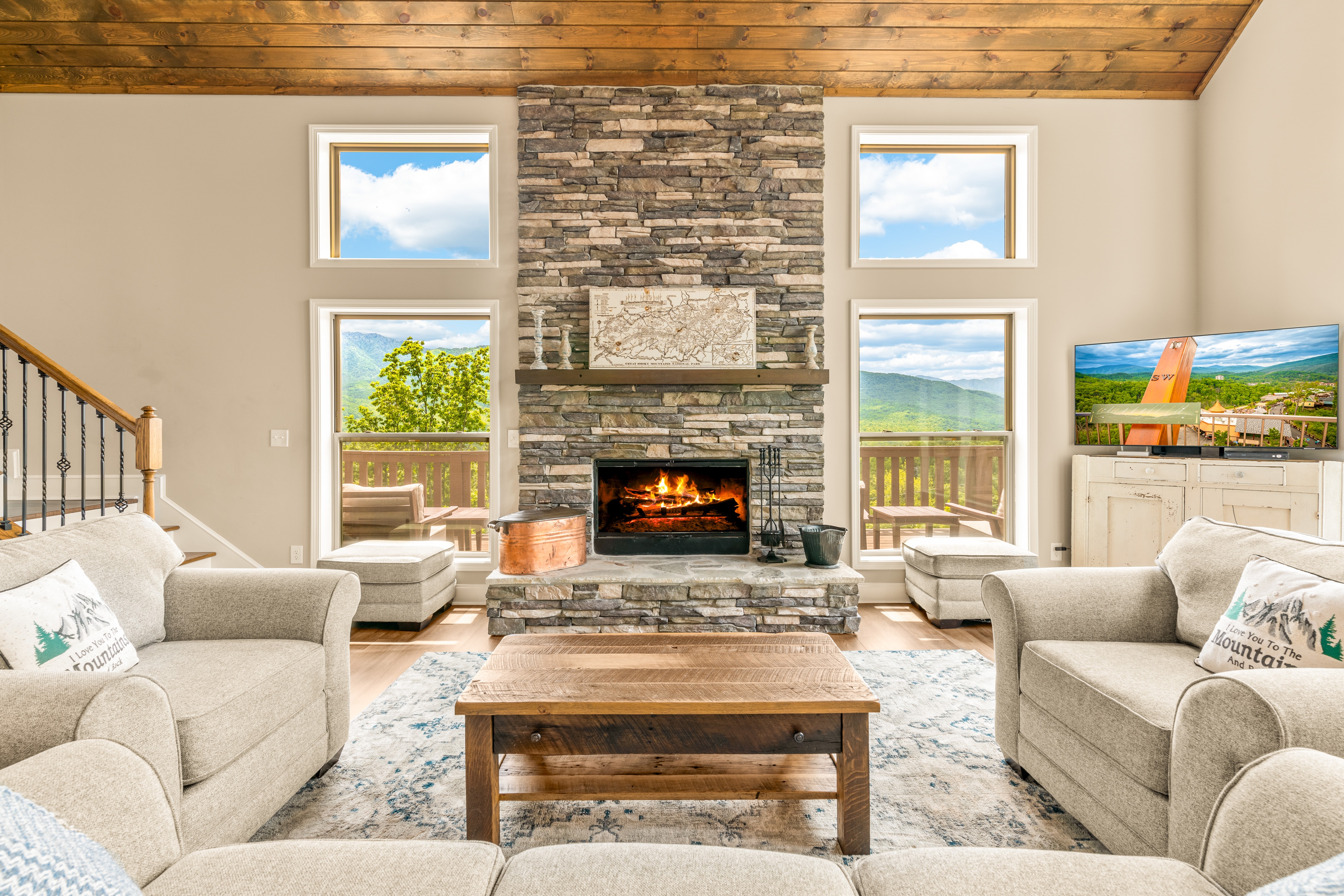 Newly Built Home, Sleeps 12・Views・Hot Tub・Theater