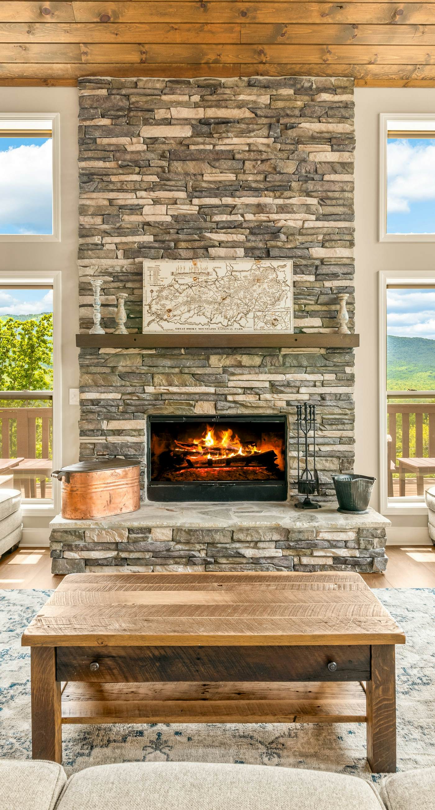 Newly Built Home, Sleeps 12, Views, Hot Tub, Theater