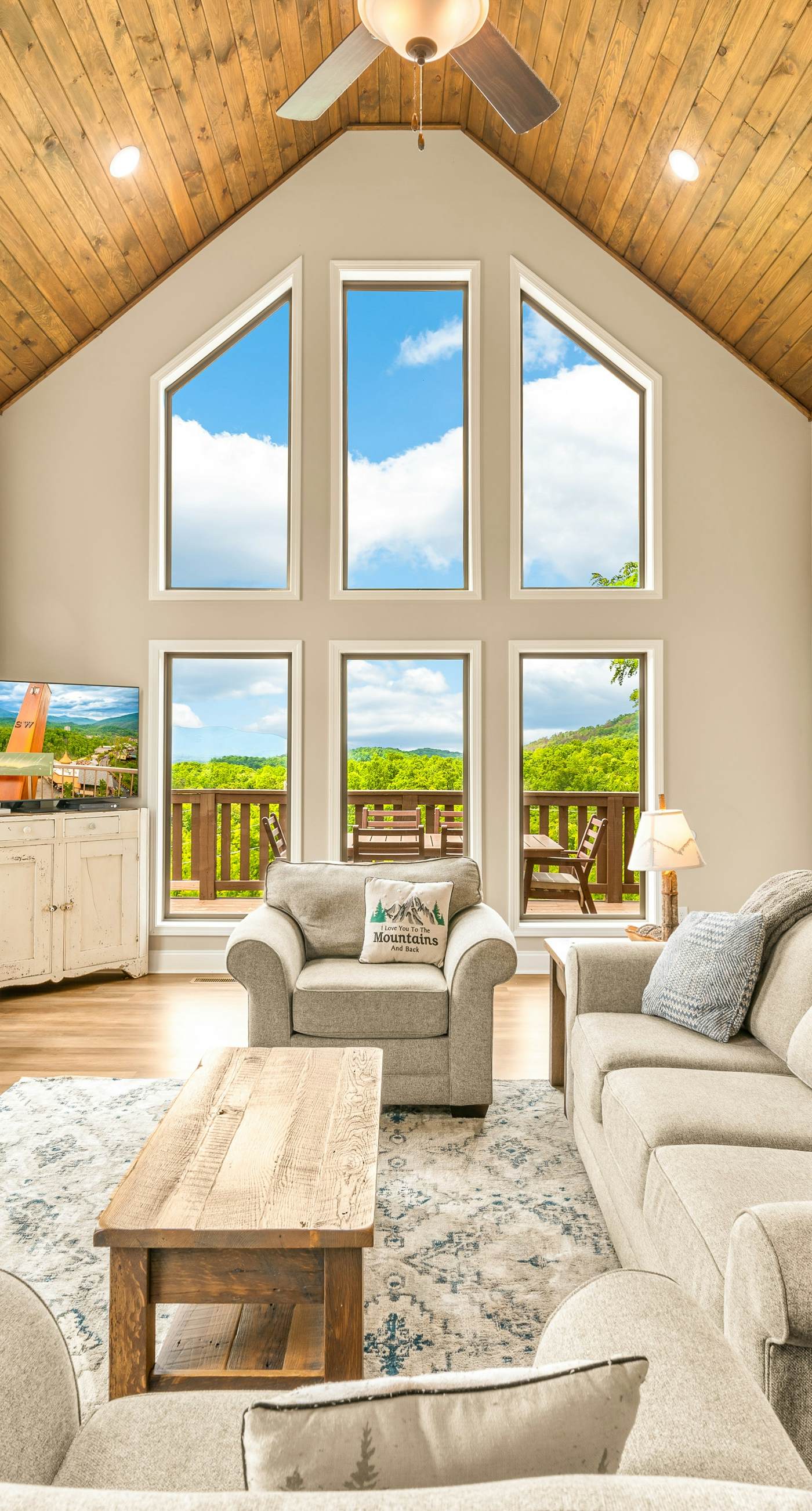Newly Built Cabin・Scenic Views・Hot Tub・Theater