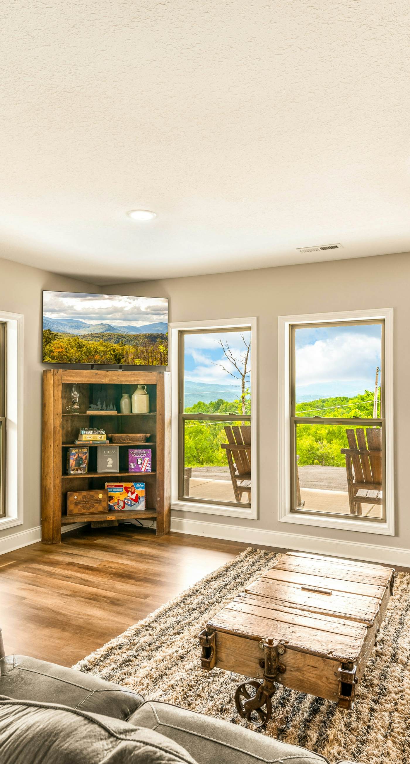 Newly Built Home, Sleeps 12, Views, Hot Tub, Theater