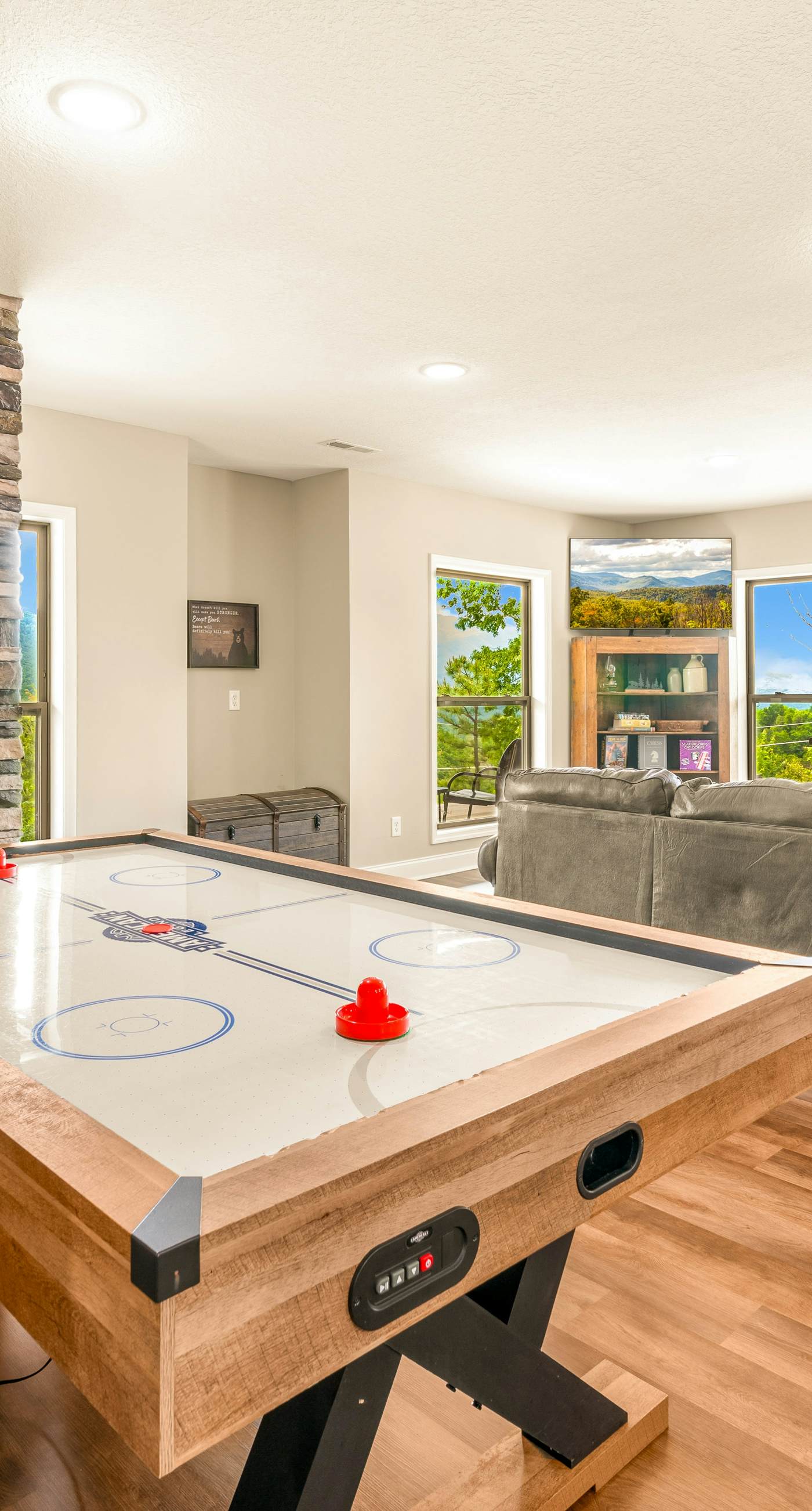 Newly Built Home, Sleeps 12, Views, Hot Tub, Theater