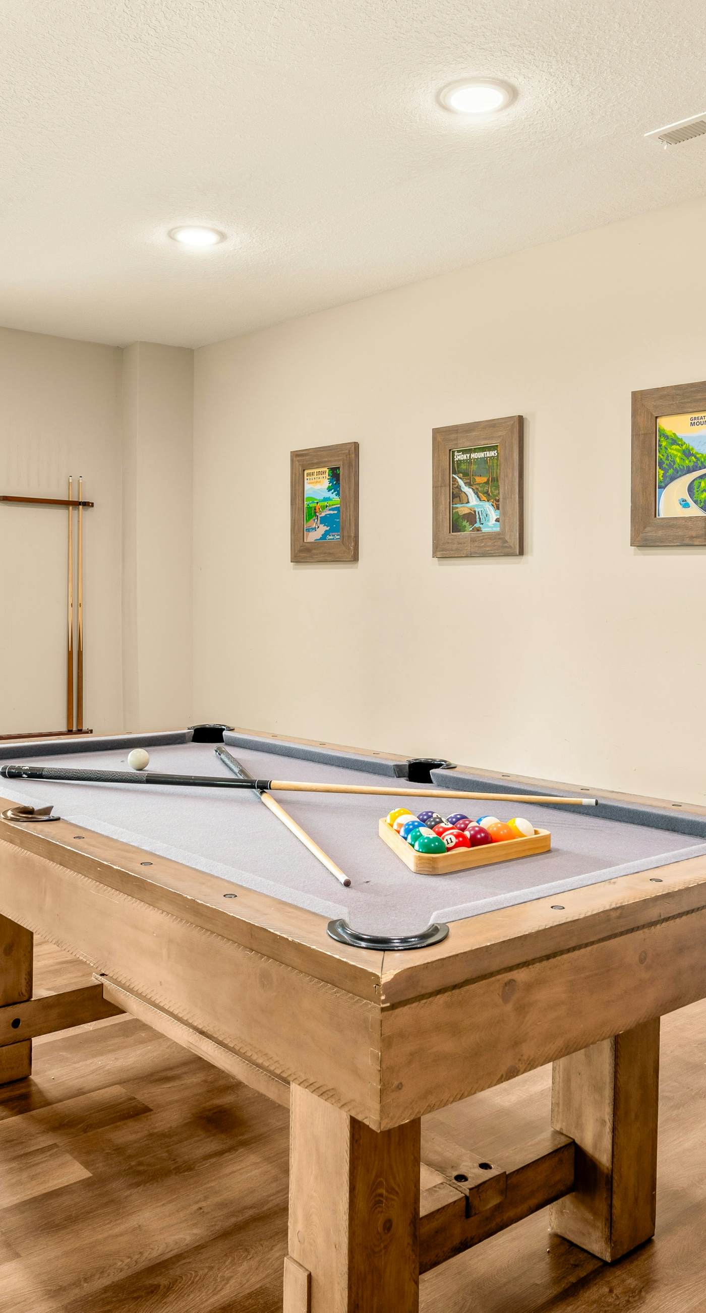 Newly Built Home, Sleeps 12, Views, Hot Tub, Theater