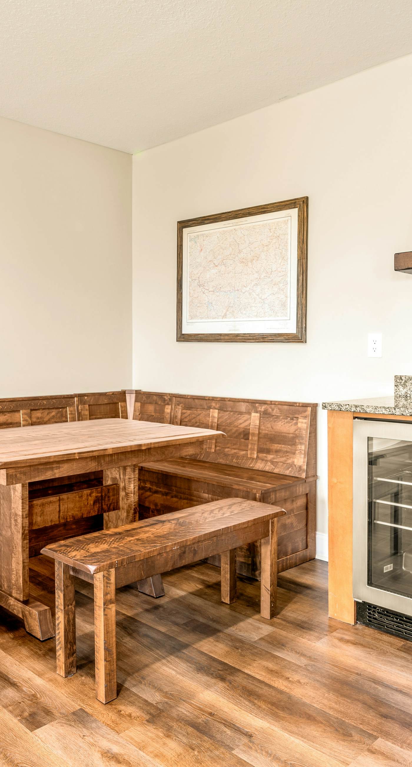 Newly Built Home, Sleeps 12, Views, Hot Tub, Theater