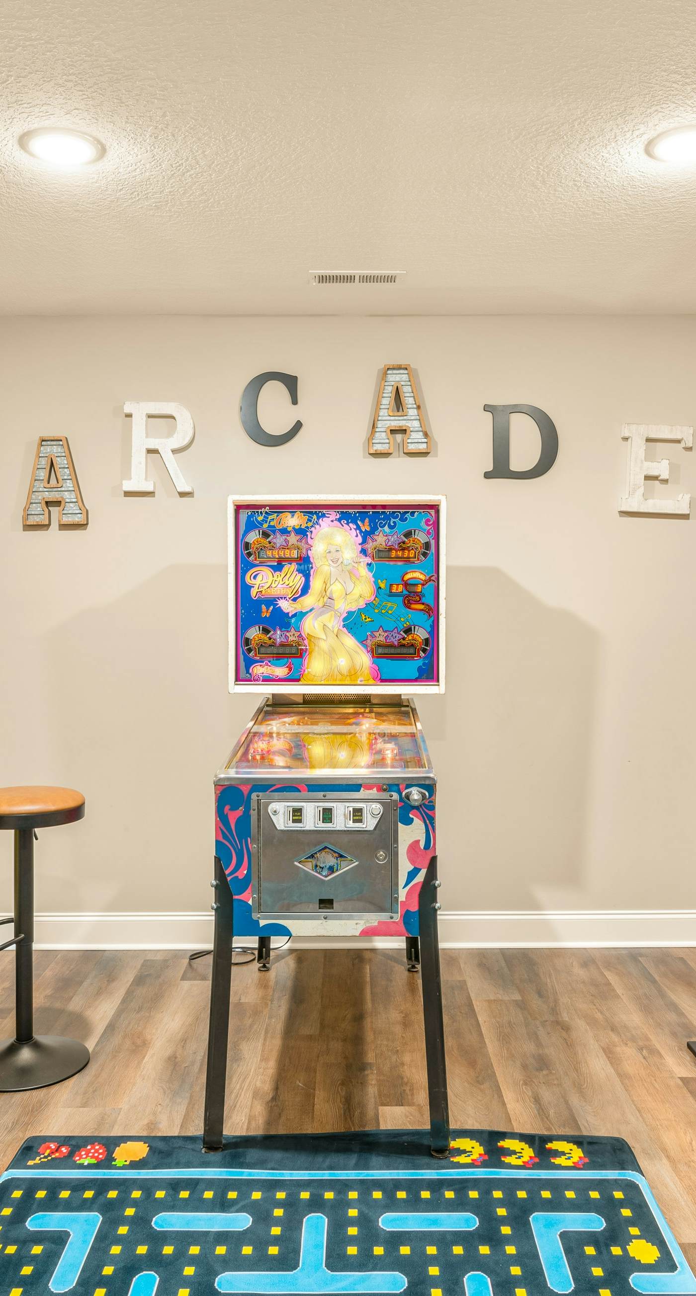 Newly Built Home, Sleeps 12, Views, Hot Tub, Theater