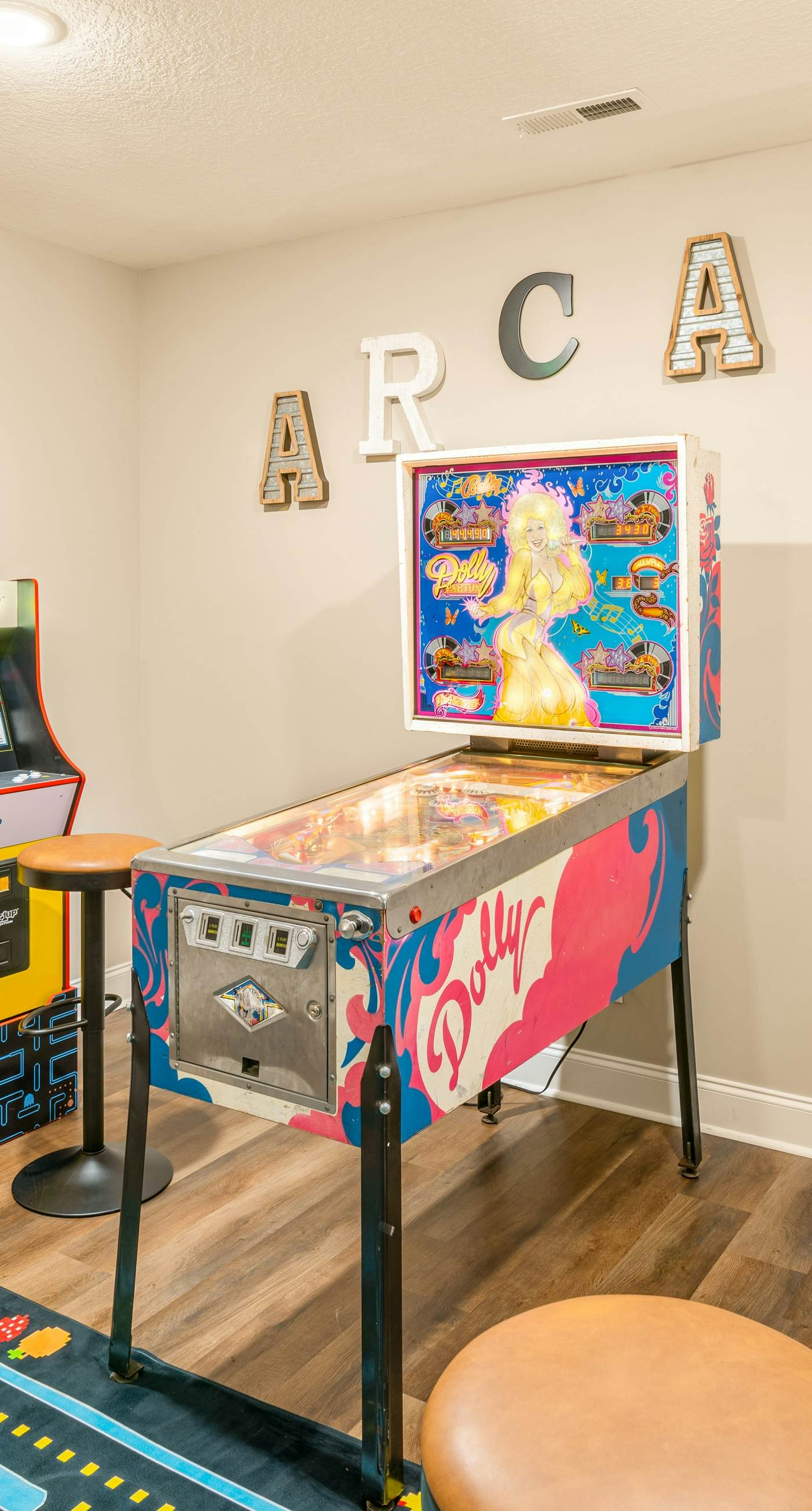 Newly Built Home, Sleeps 12, Views, Hot Tub, Theater