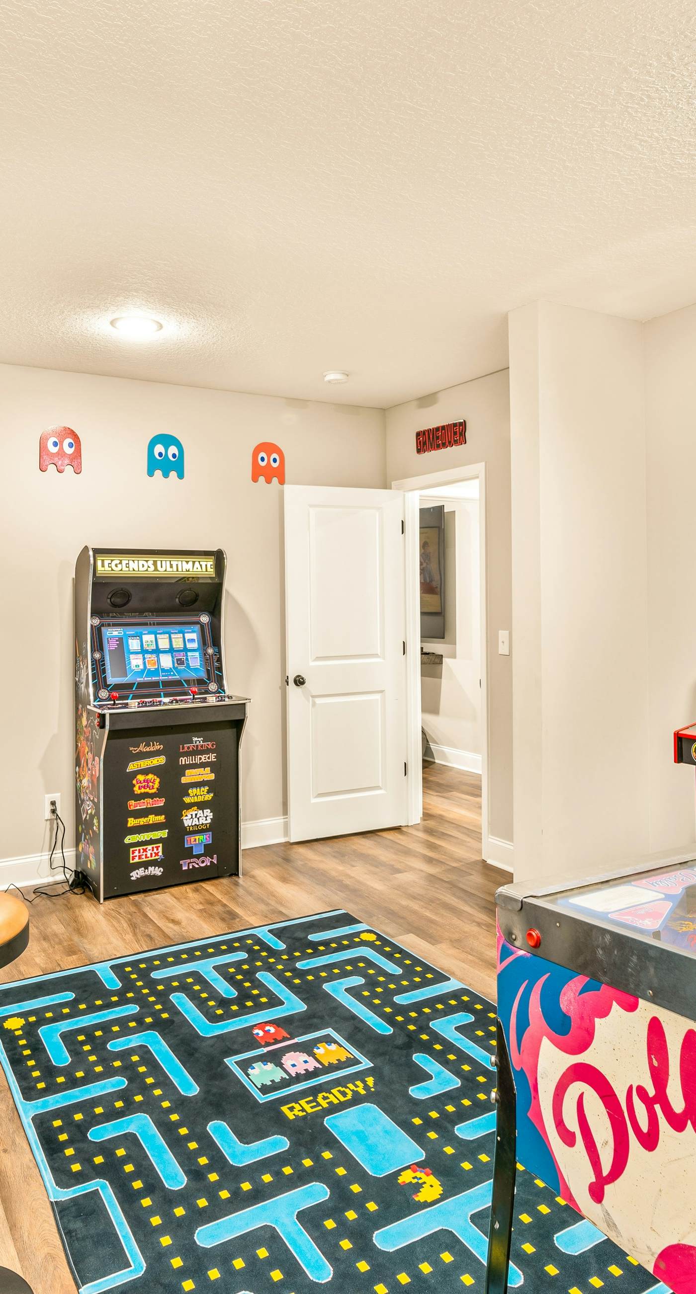 Newly Built Home, Sleeps 12, Views, Hot Tub, Theater