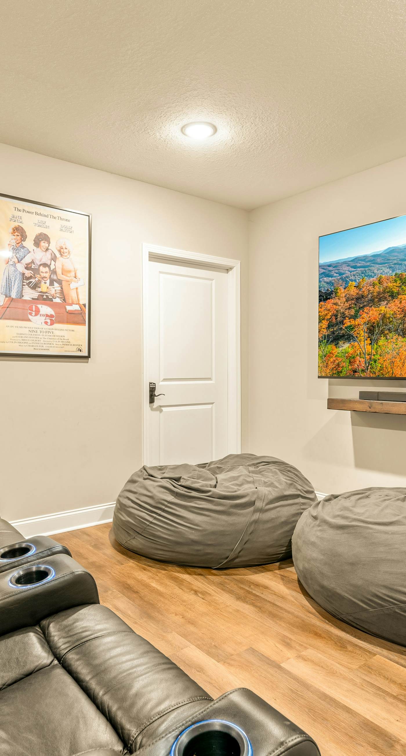 Newly Built Home, Sleeps 12, Views, Hot Tub, Theater