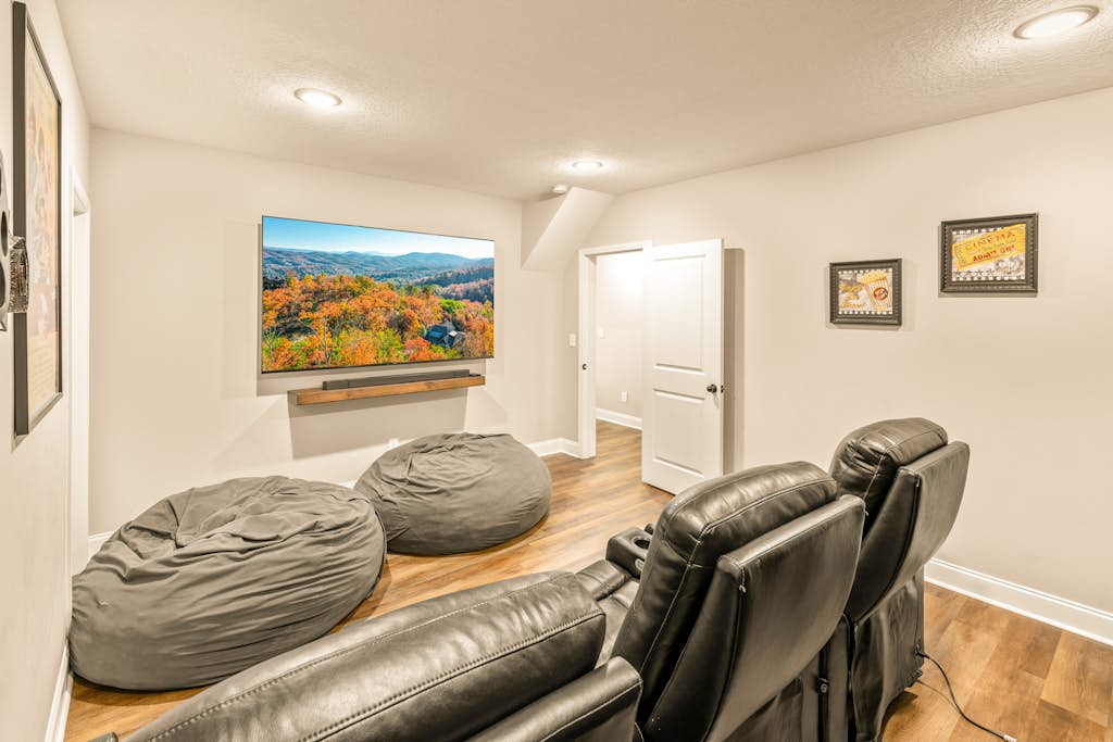 Newly Built Cabin・Scenic Views・Hot Tub・Theater