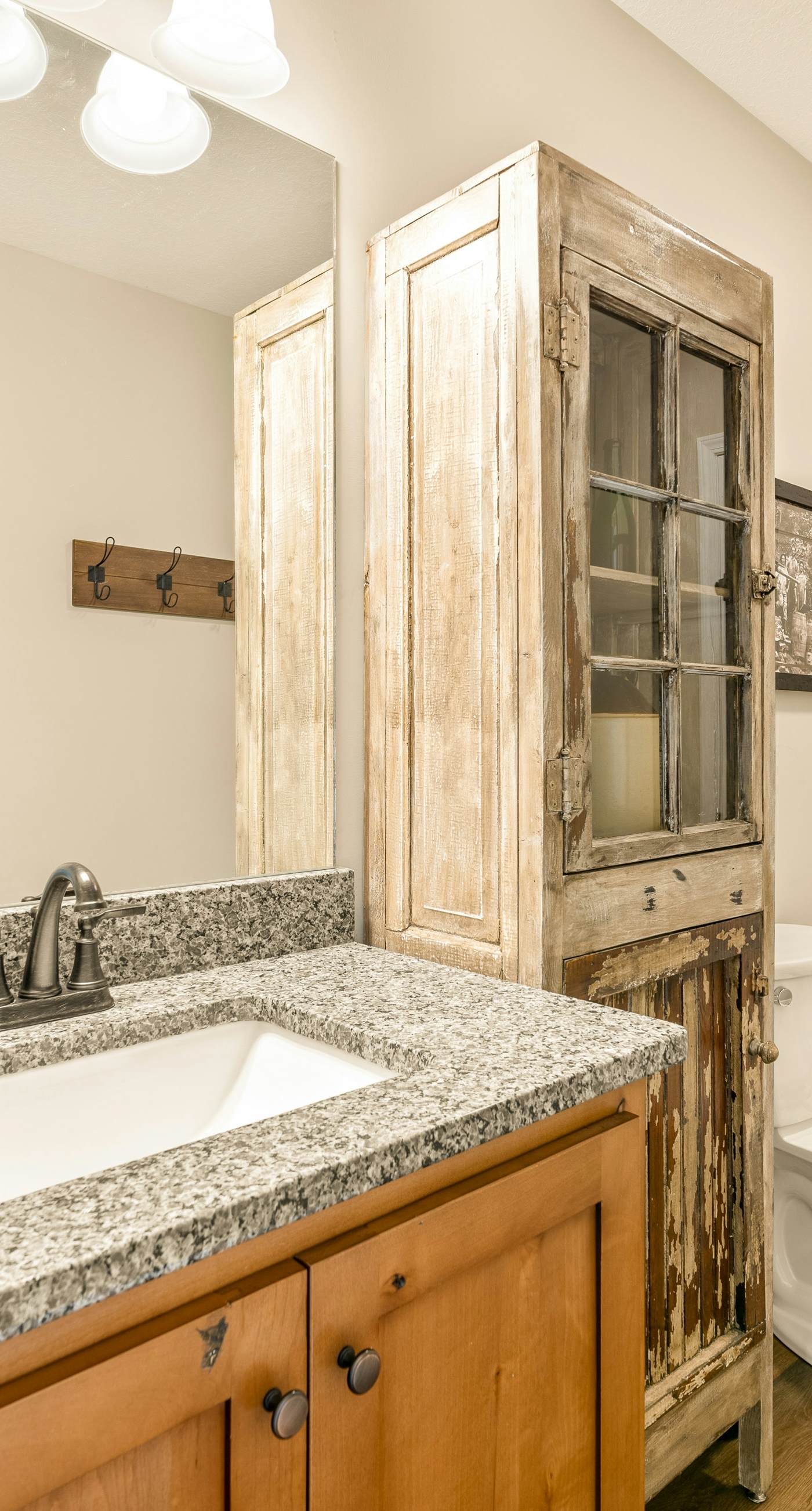 Newly Built Home, Sleeps 12, Views, Hot Tub, Theater