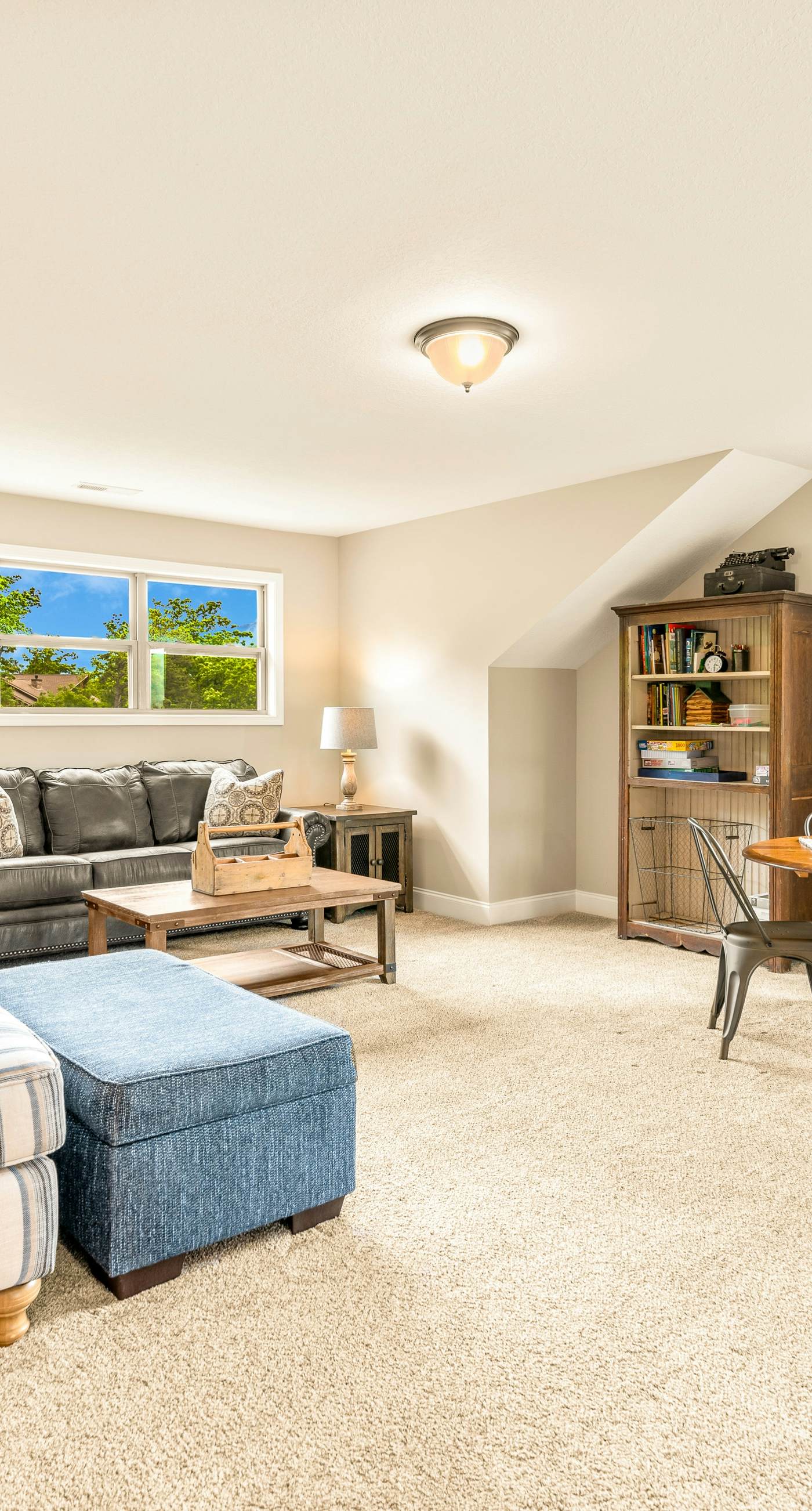 Newly Built Home, Sleeps 12, Views, Hot Tub, Theater