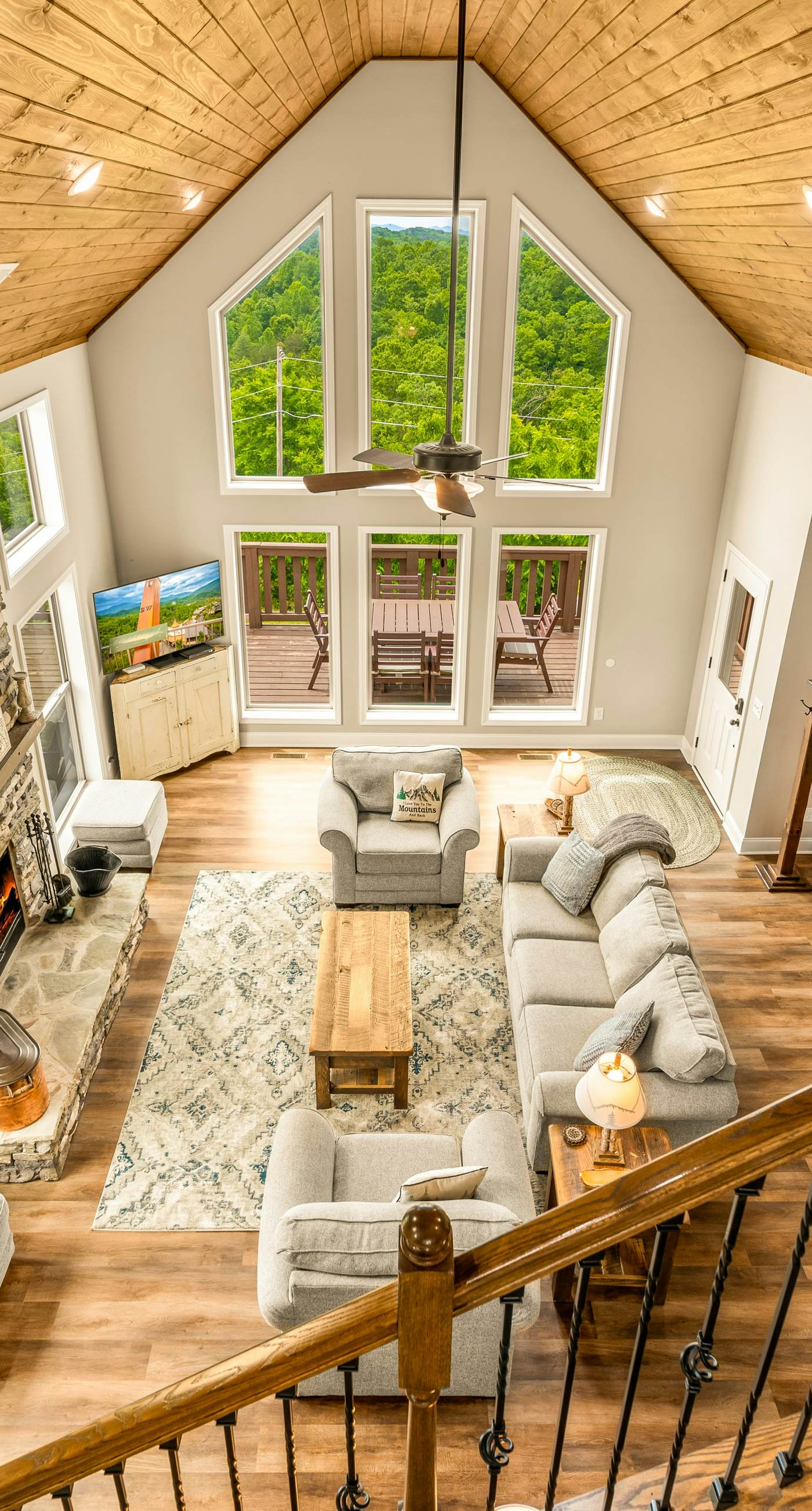 Newly Built Home, Sleeps 12, Views, Hot Tub, Theater