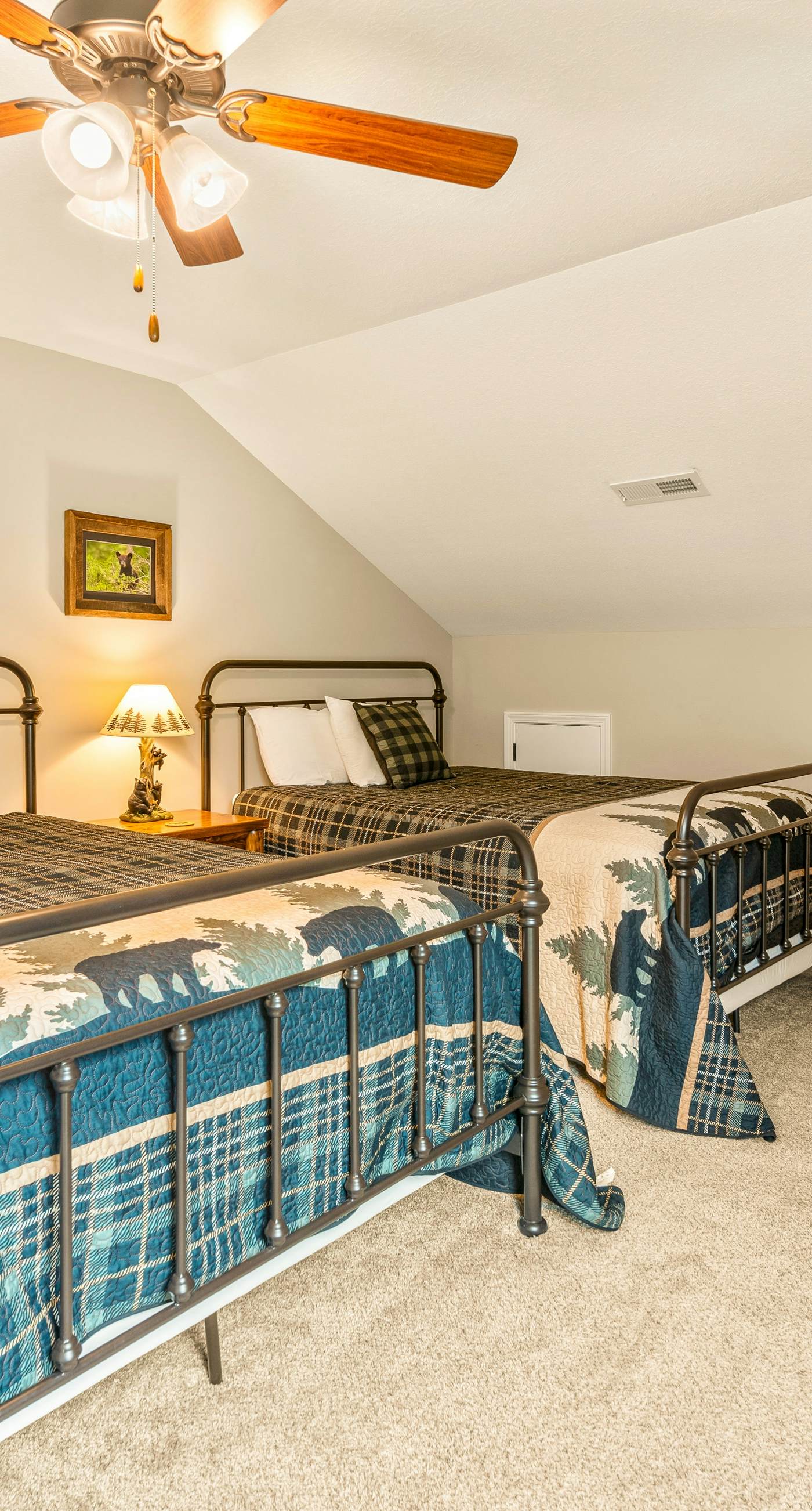 Newly Built Home, Sleeps 12, Views, Hot Tub, Theater