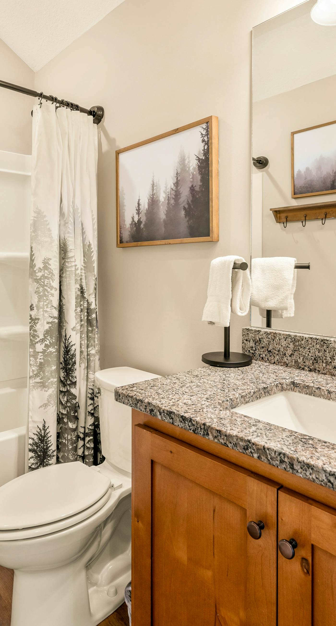 Newly Built Home, Sleeps 12, Views, Hot Tub, Theater