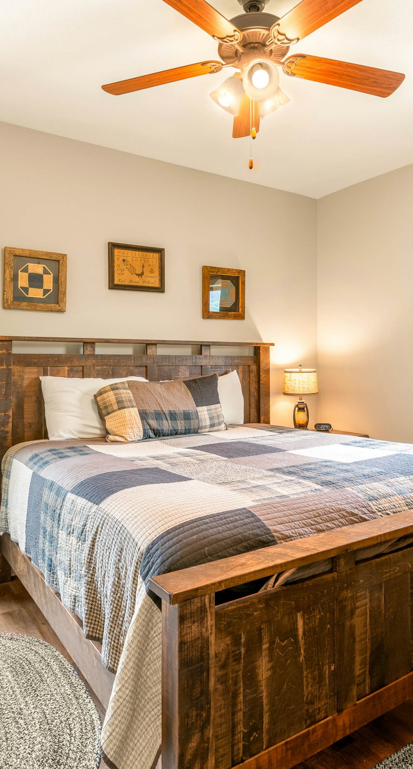 Newly Built Home, Sleeps 12, Views, Hot Tub, Theater