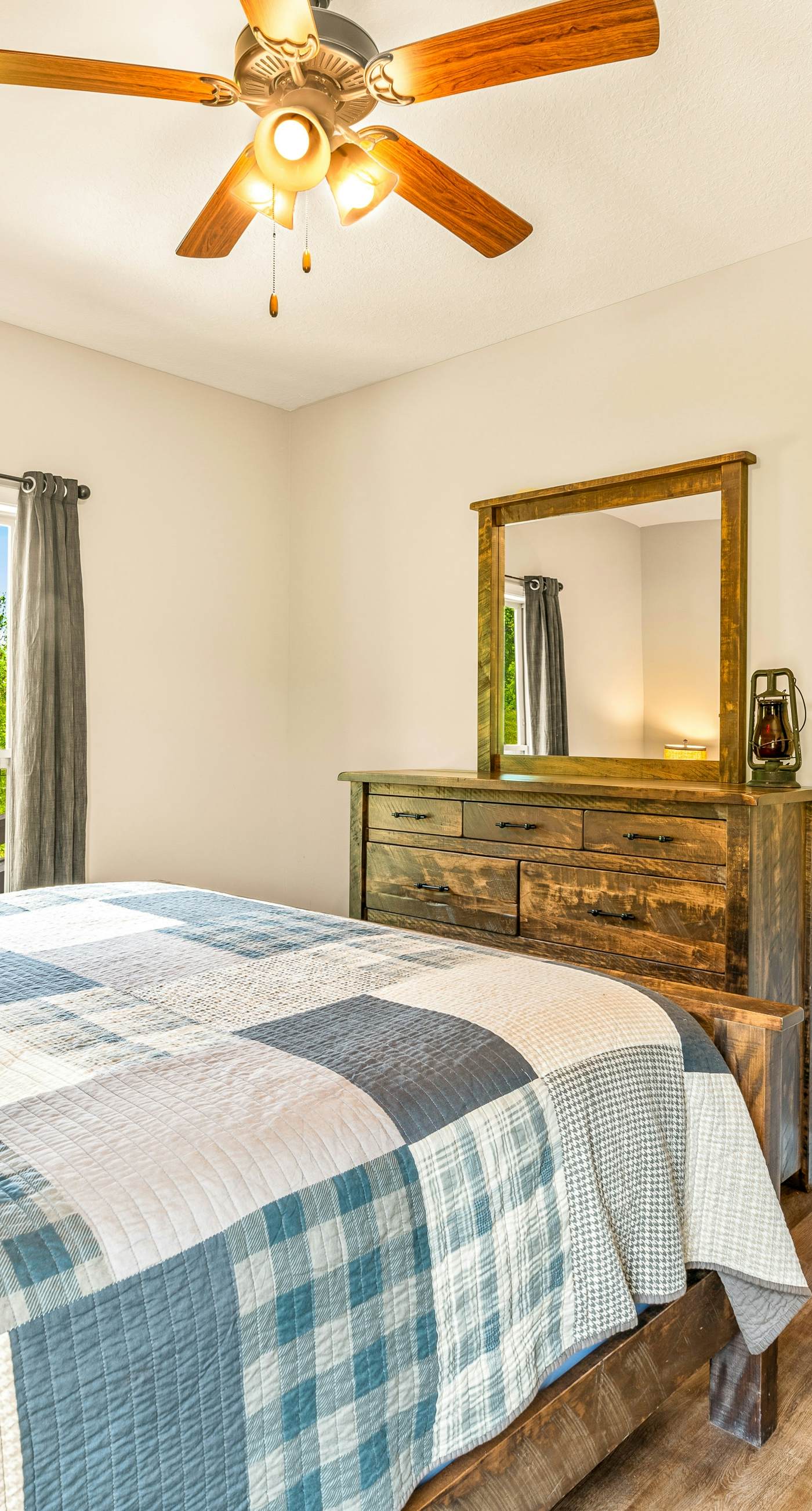 Newly Built Home, Sleeps 12, Views, Hot Tub, Theater