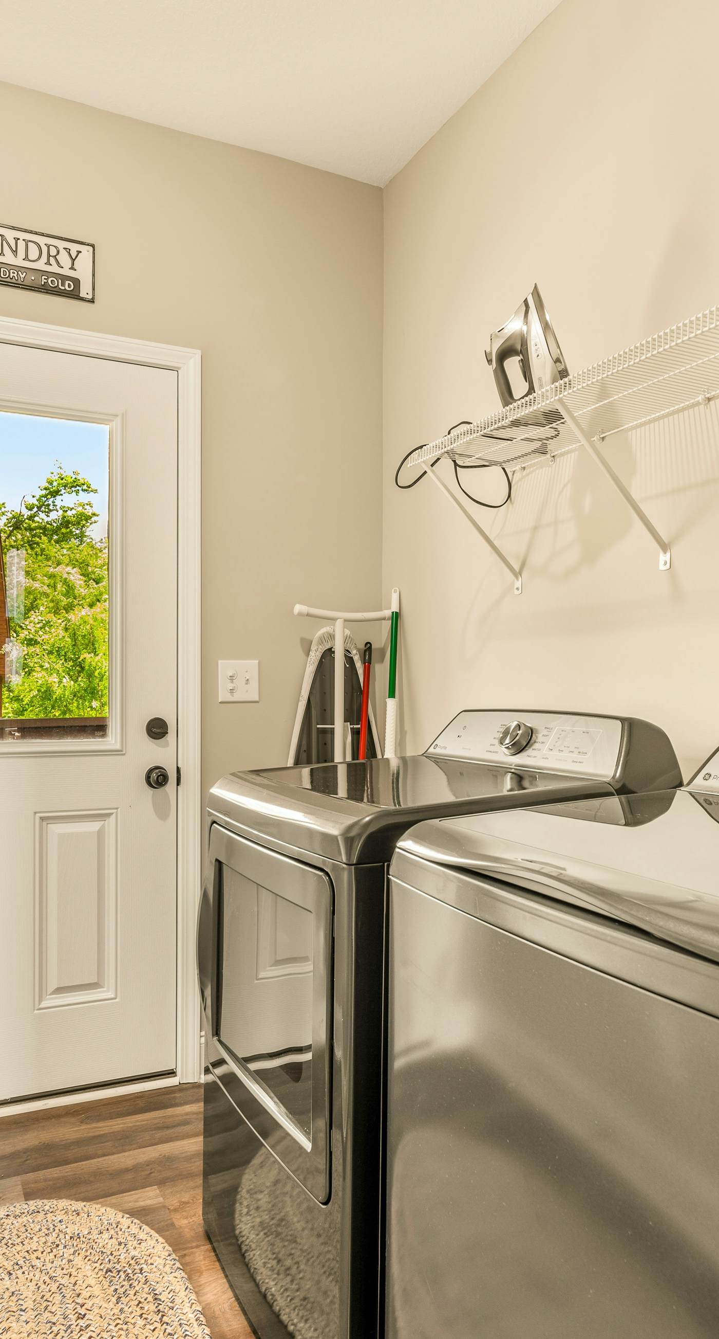 Newly Built Home, Sleeps 12, Views, Hot Tub, Theater