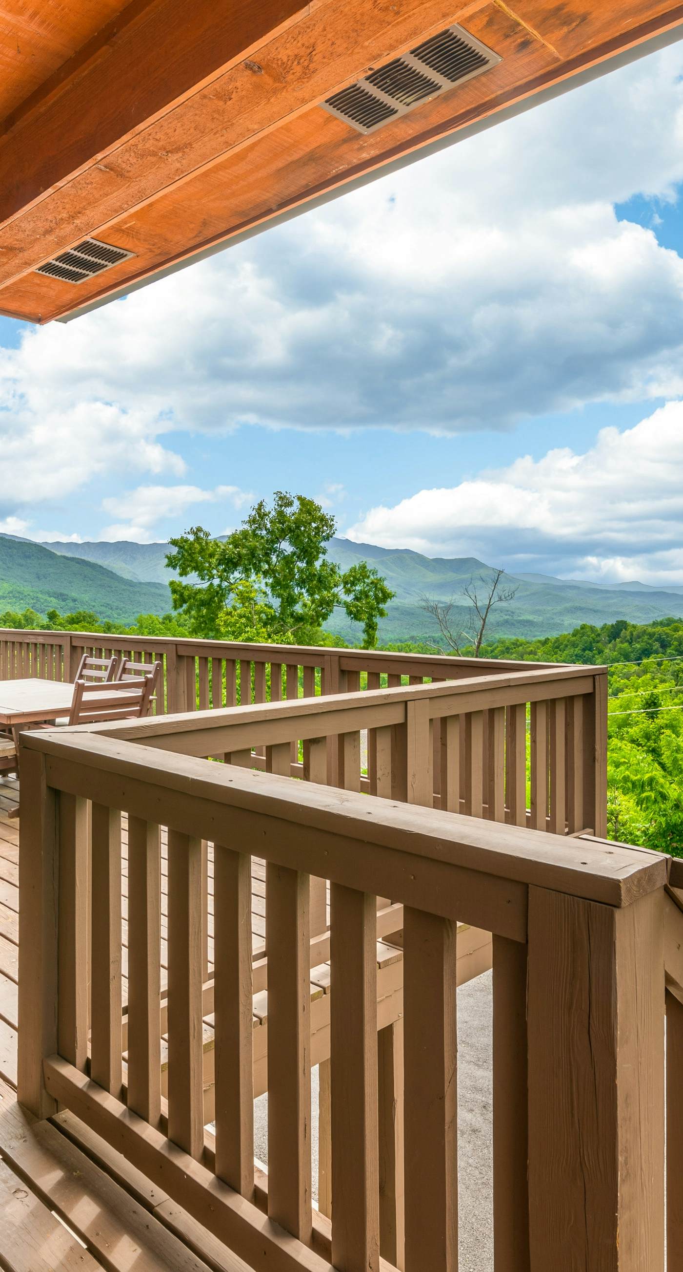 Newly Built Home, Sleeps 12, Views, Hot Tub, Theater