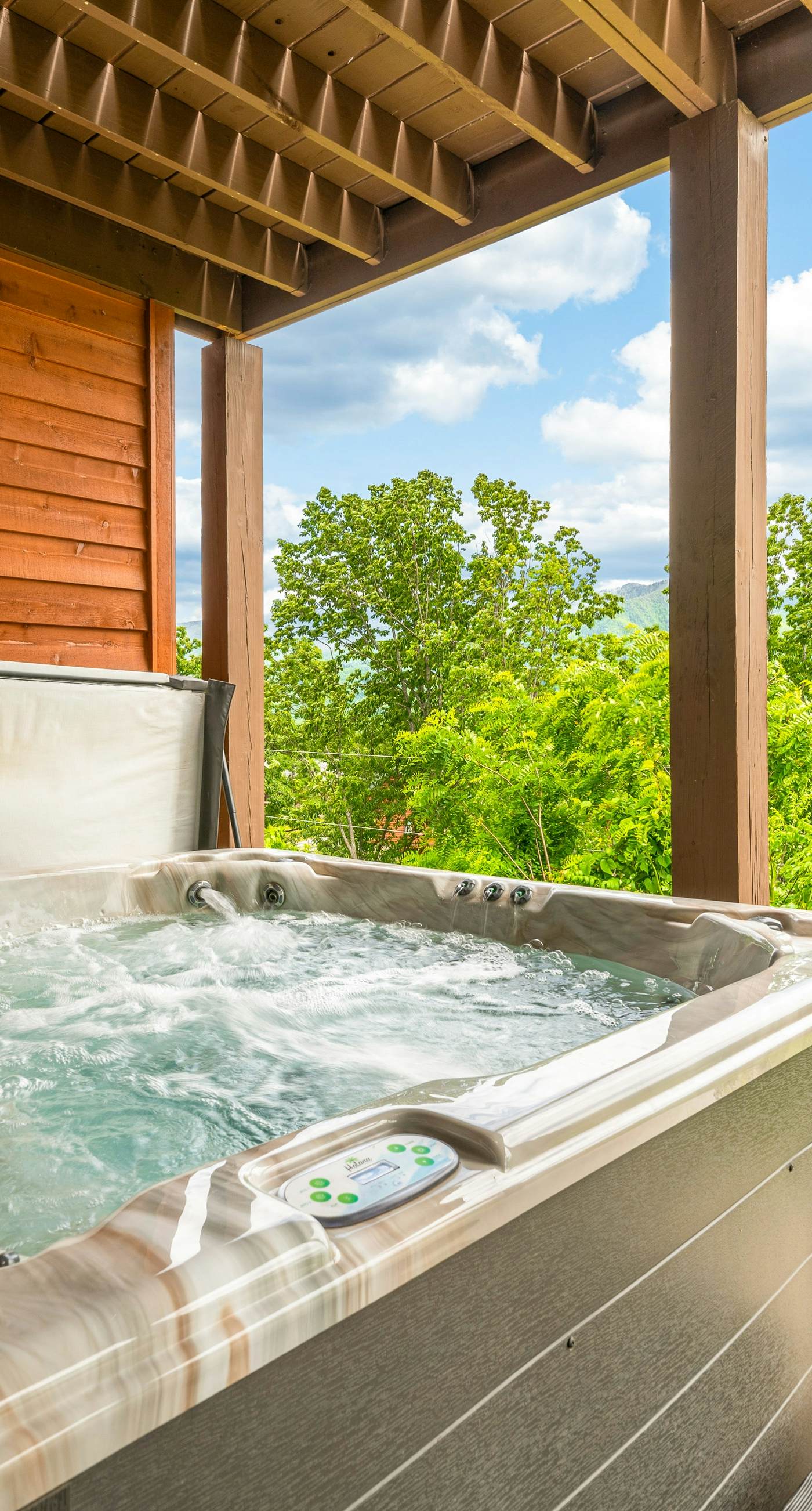 Newly Built Home, Sleeps 12, Views, Hot Tub, Theater