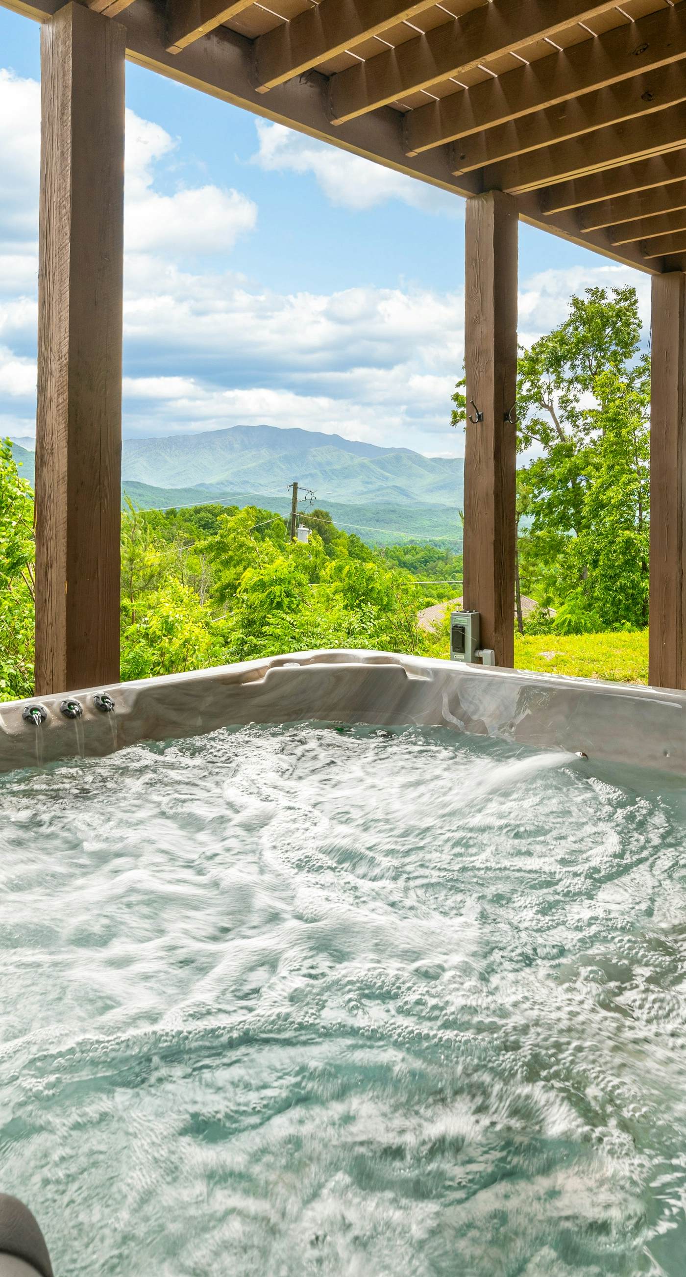 Newly Built Cabin・Scenic Views・Hot Tub・Theater