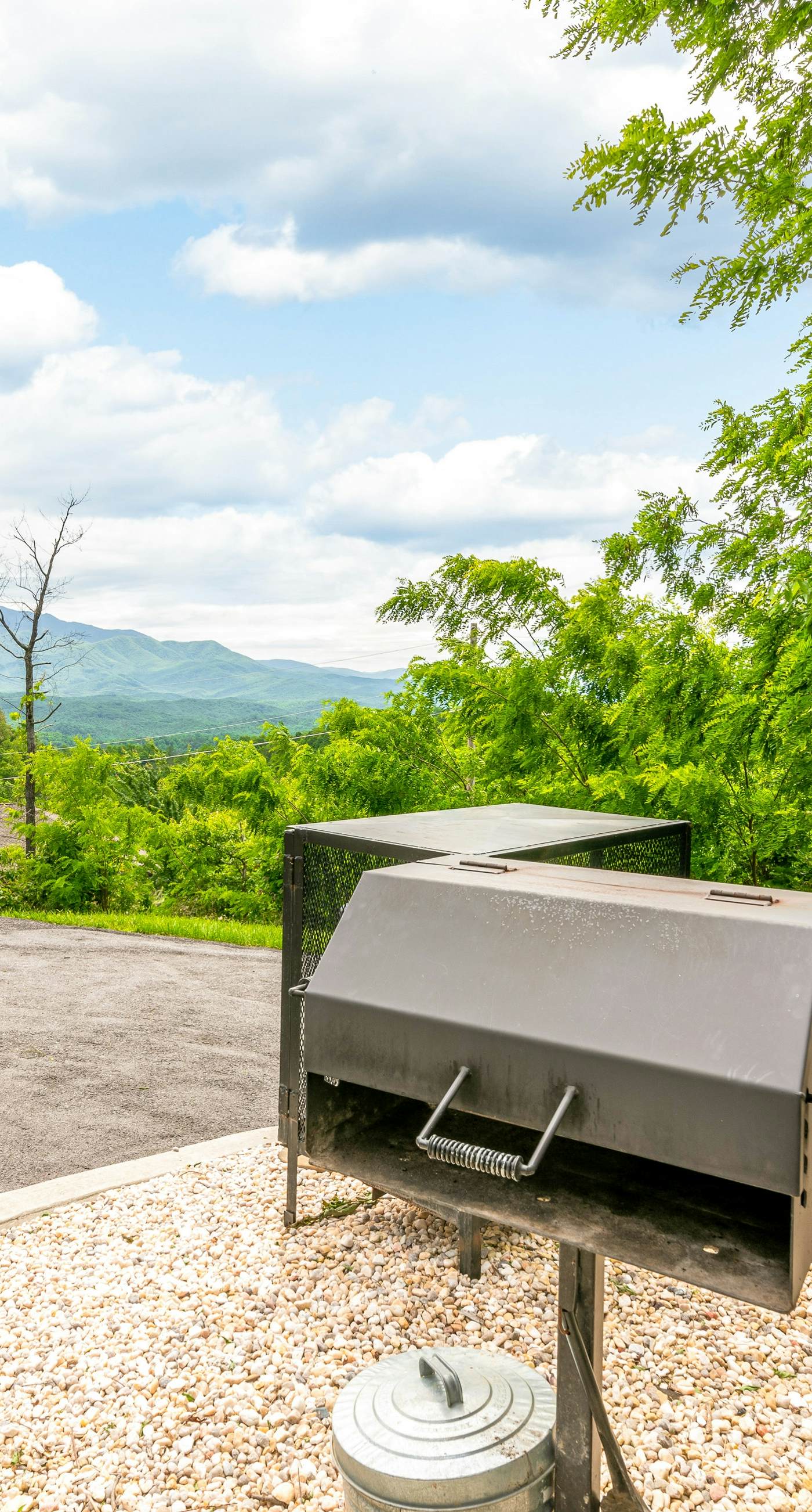 Newly Built Home, Sleeps 12, Views, Hot Tub, Theater