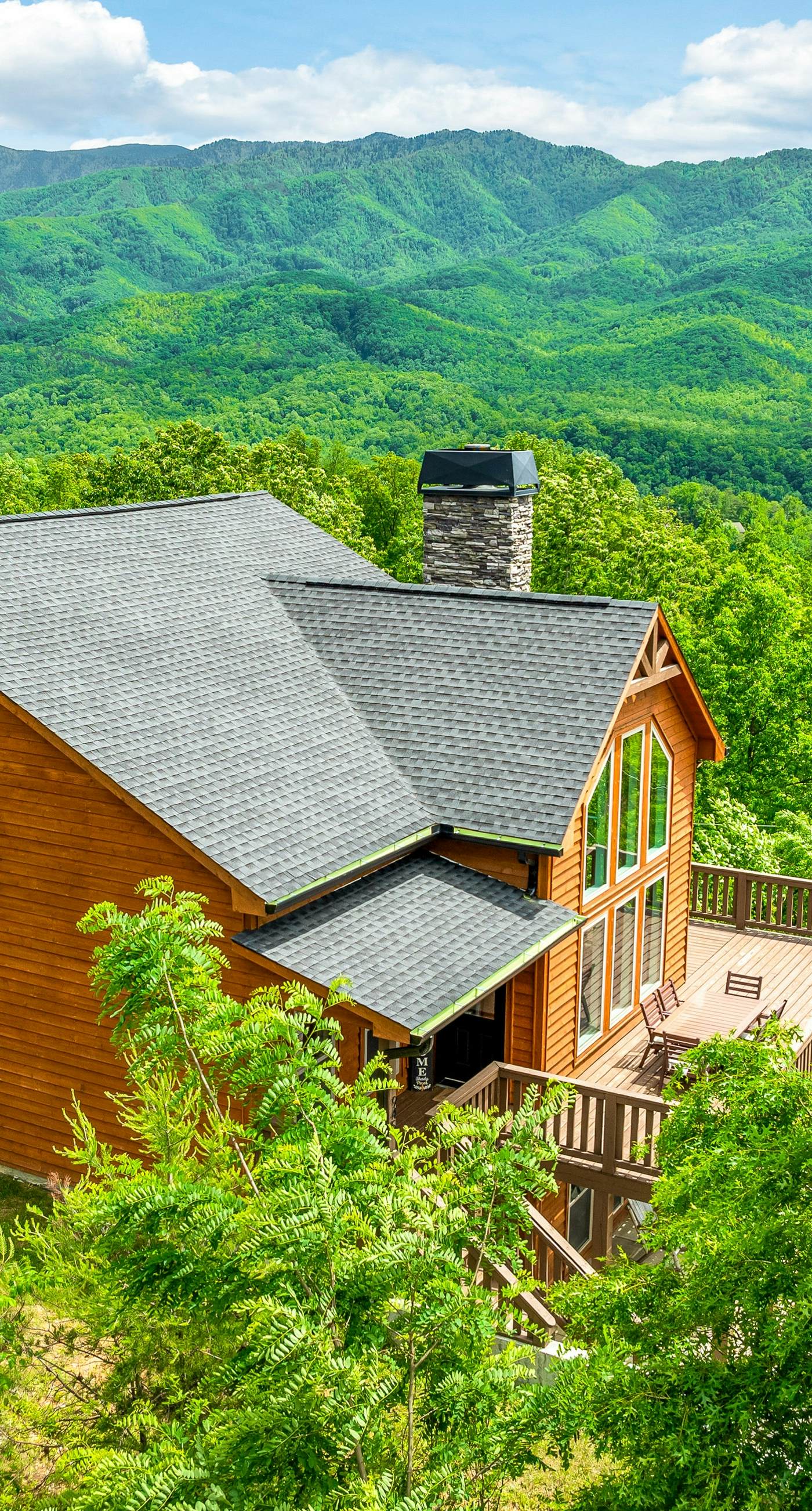 Newly Built Home, Sleeps 12, Views, Hot Tub, Theater