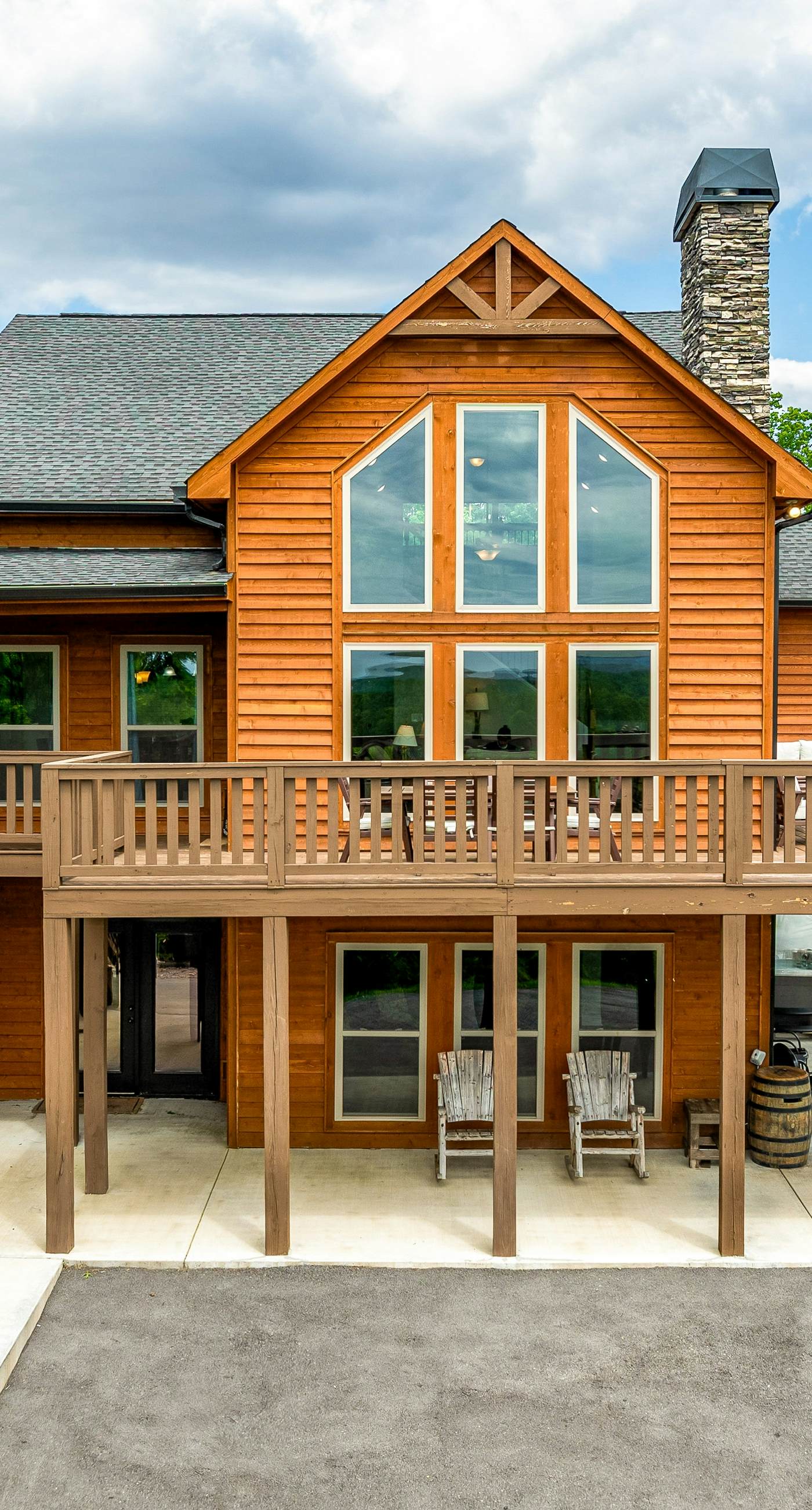 Newly Built Home, Sleeps 12, Views, Hot Tub, Theater