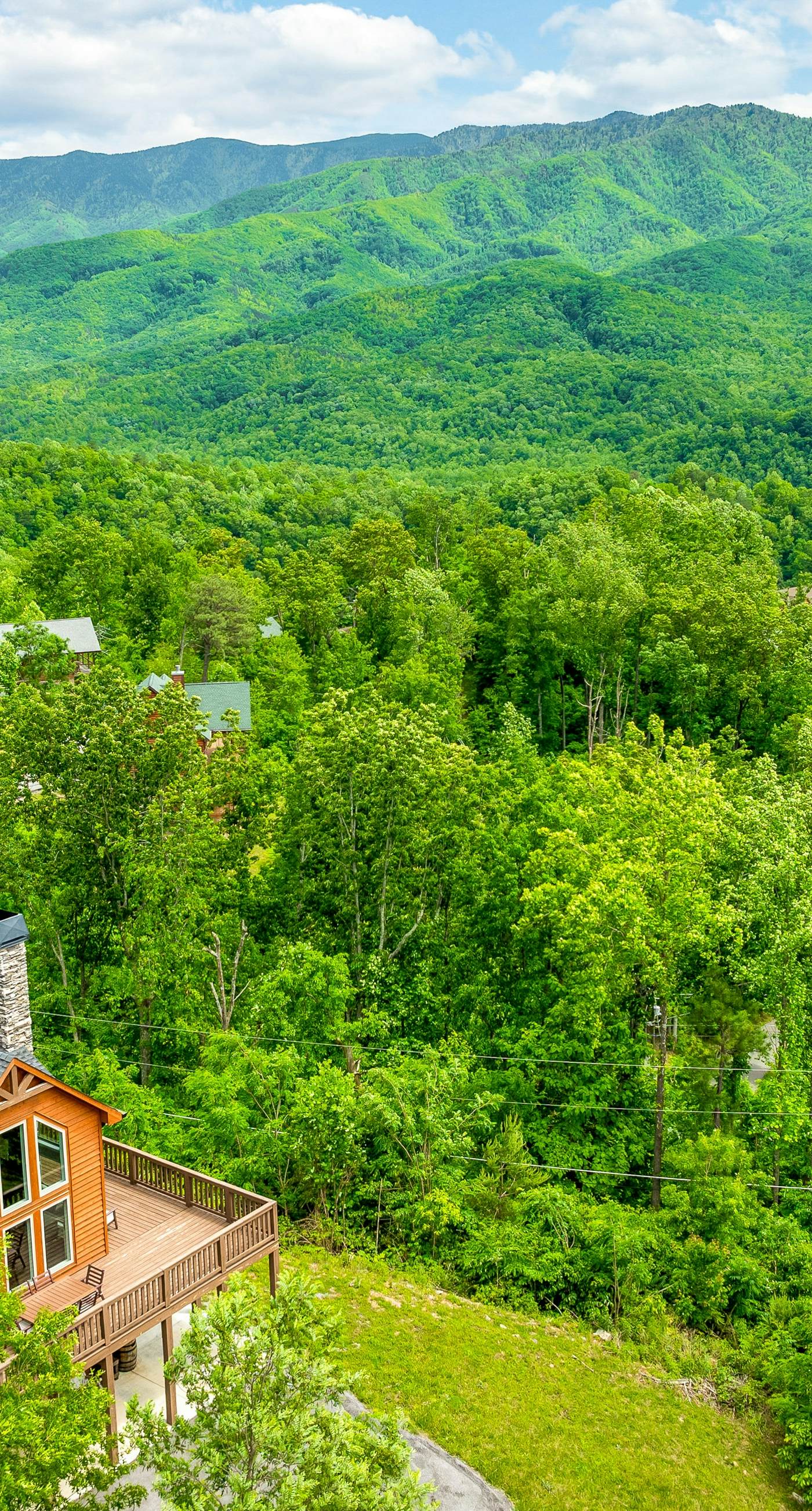 Newly Built Home, Sleeps 12, Views, Hot Tub, Theater