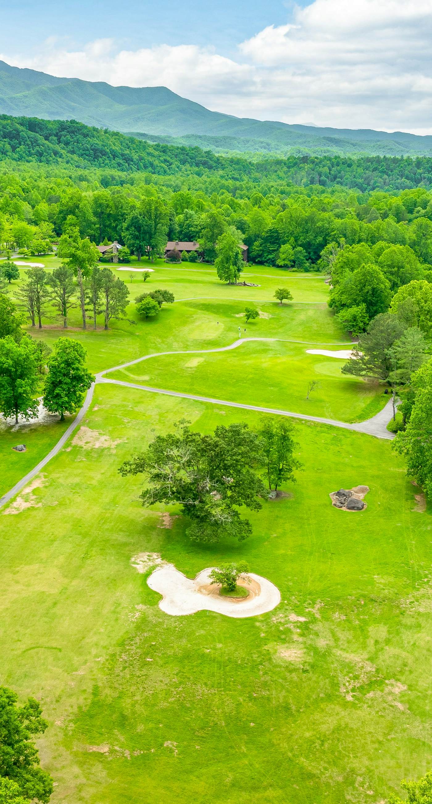 Newly Built Home, Sleeps 12, Views, Hot Tub, Theater