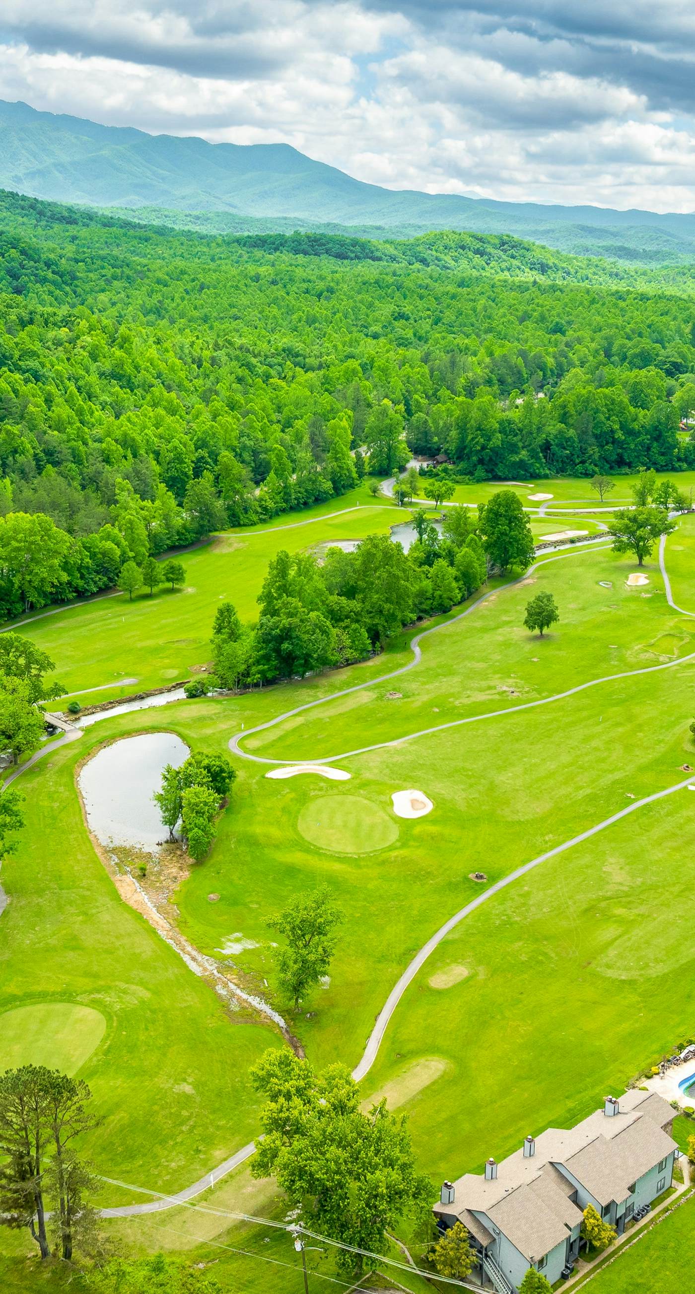 Newly Built Home, Sleeps 12, Views, Hot Tub, Theater