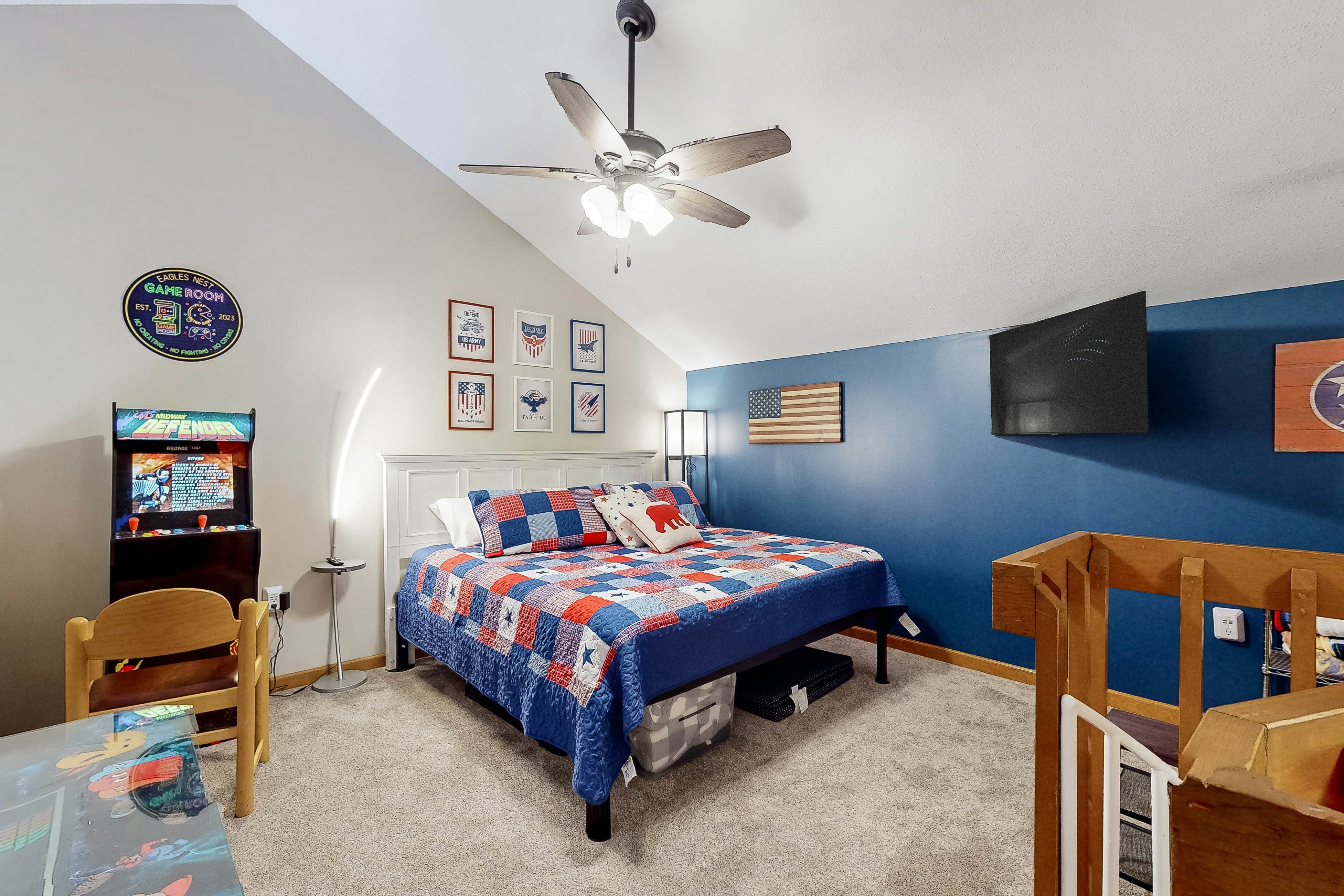 Updated condo w/arcade games, seasonal community pool, & free attraction tickets