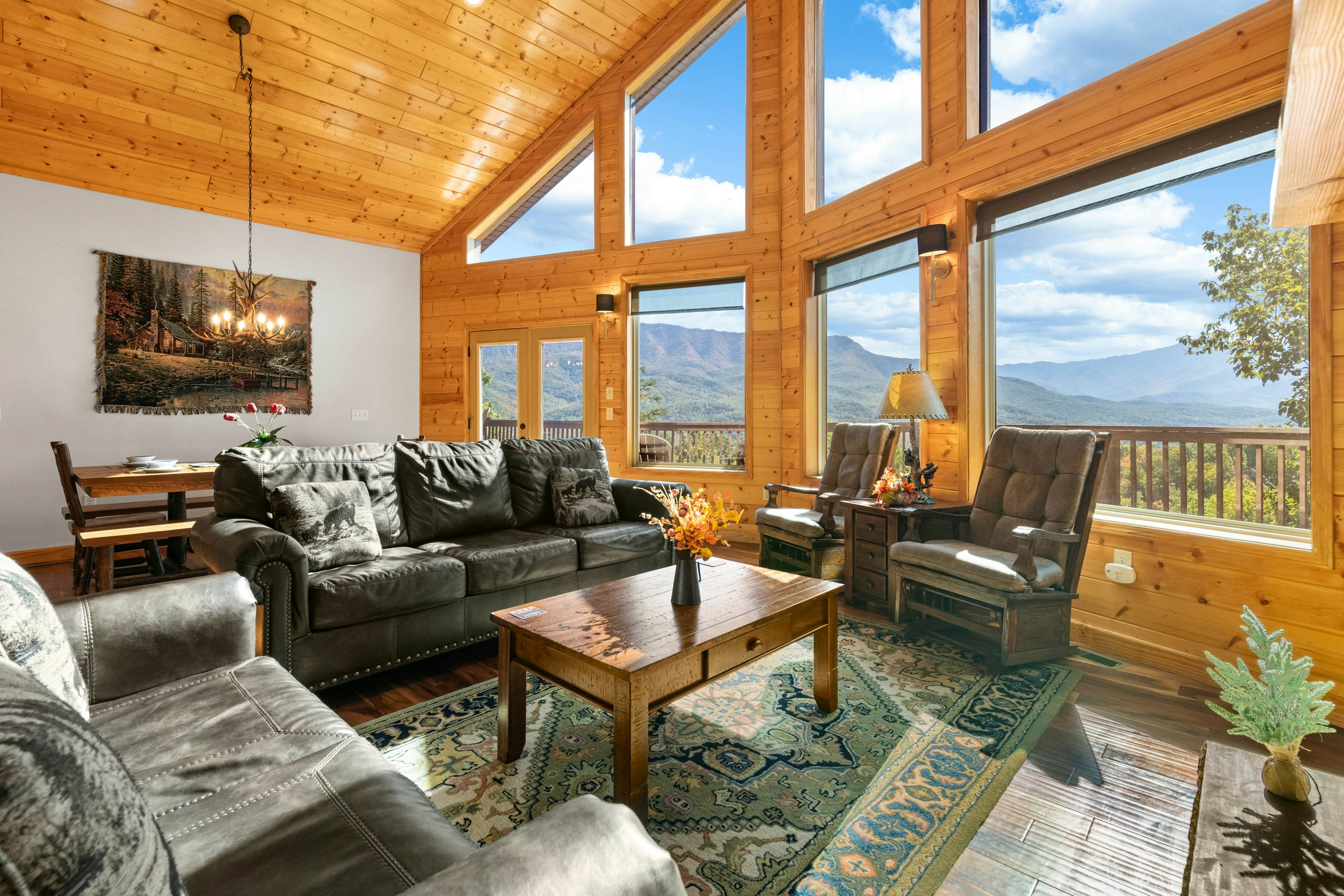 Spacious Mtn View Home, Sleeps 10・Hot tub・Grill