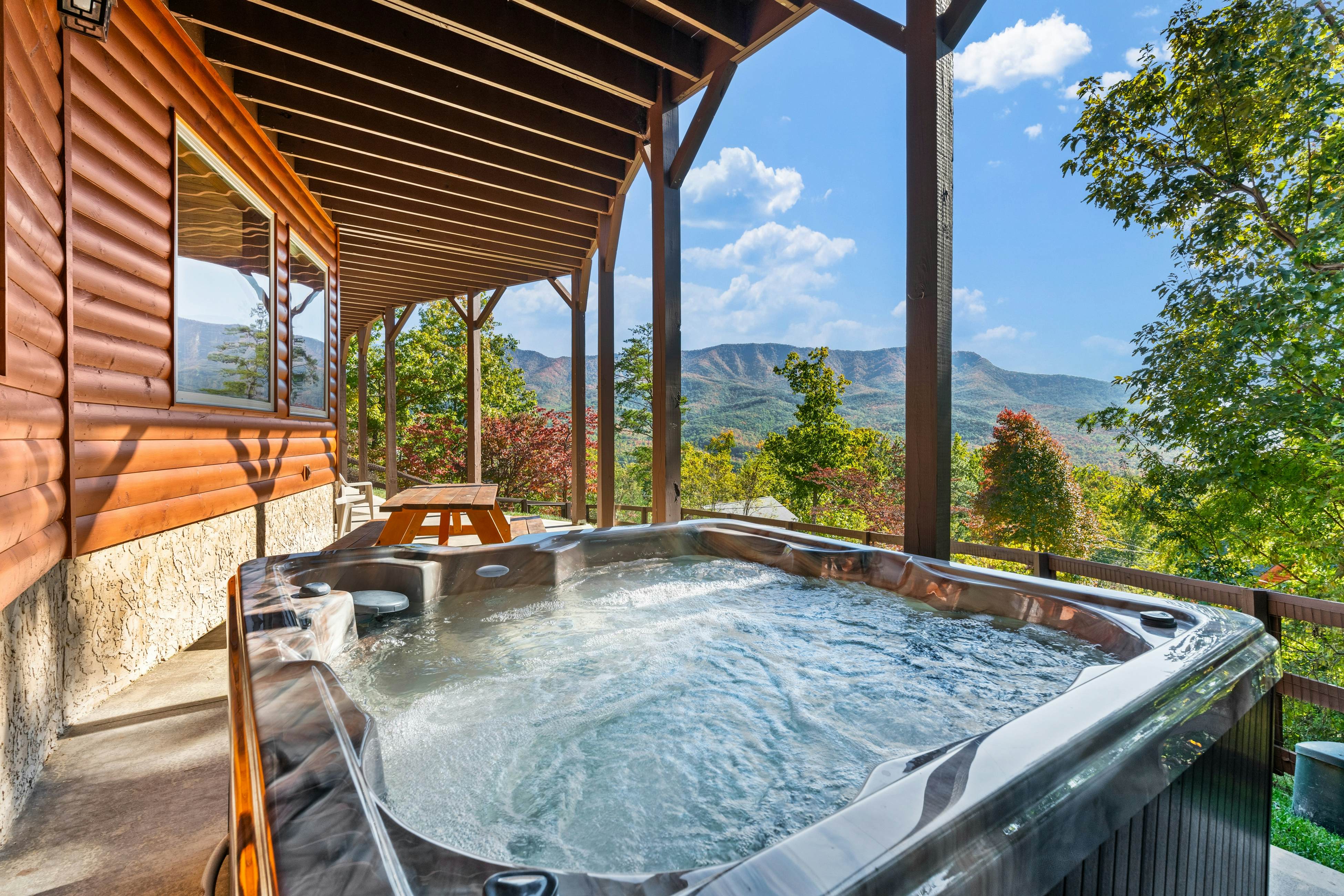 Spacious Mtn View Home, Sleeps 10・Hot tub・Grill