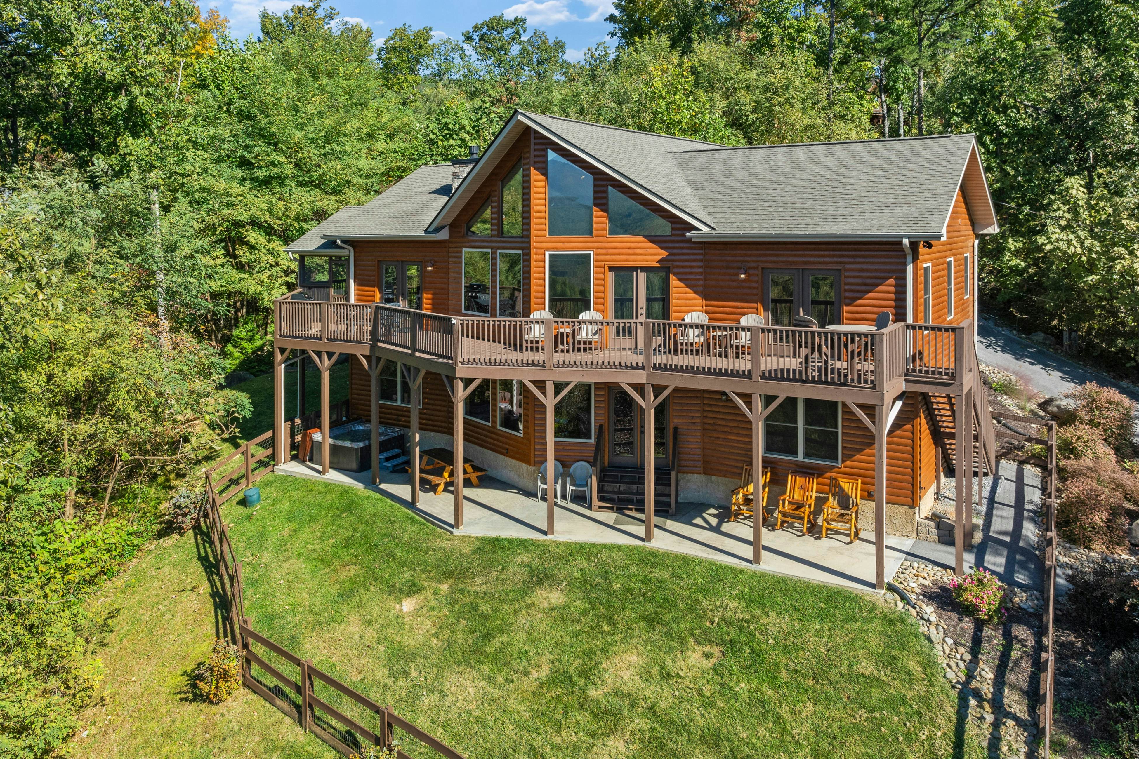 Spacious Mtn View Home, Sleeps 10・Hot tub・Grill