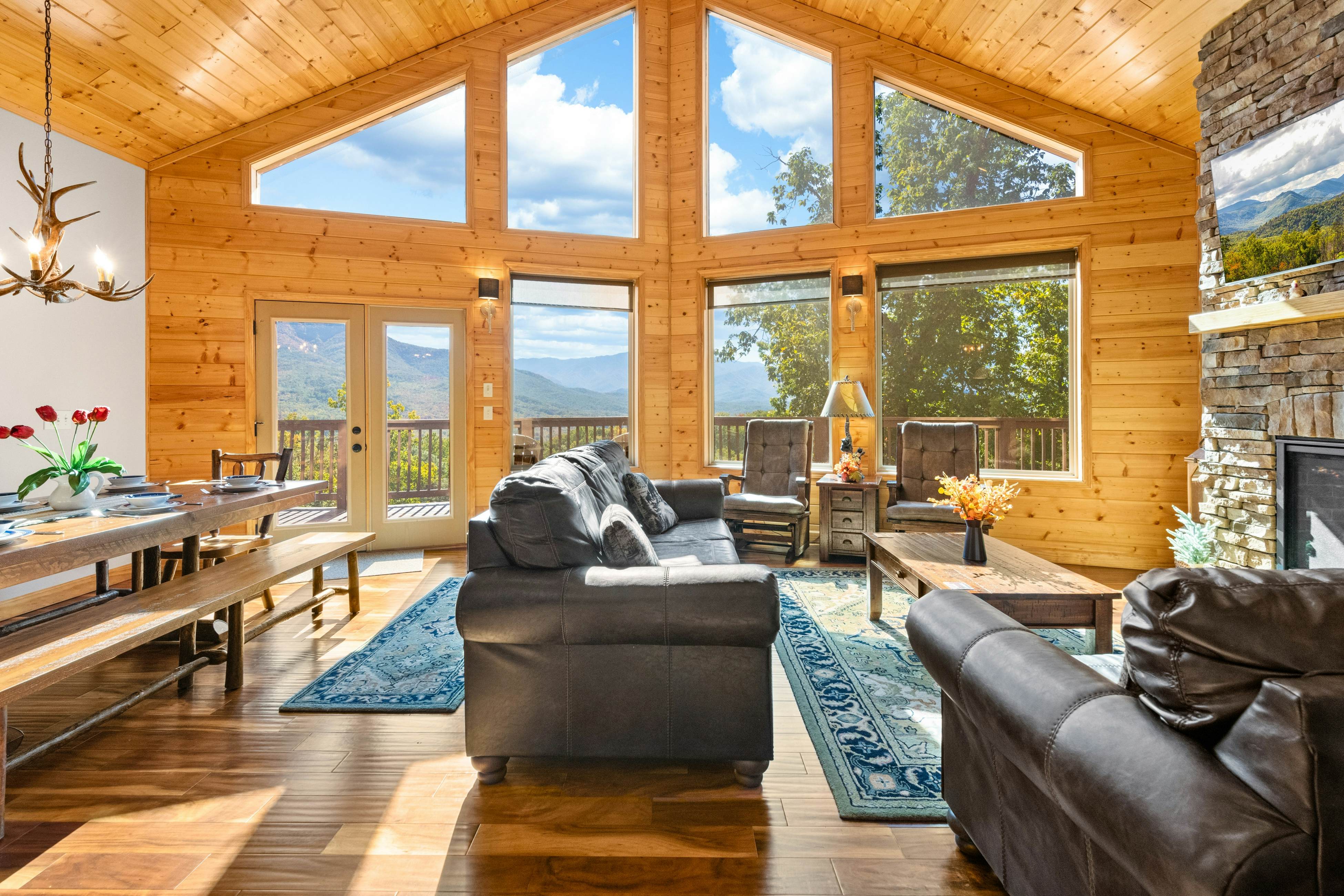 Spacious Mtn View Home, Sleeps 10・Hot tub・Grill