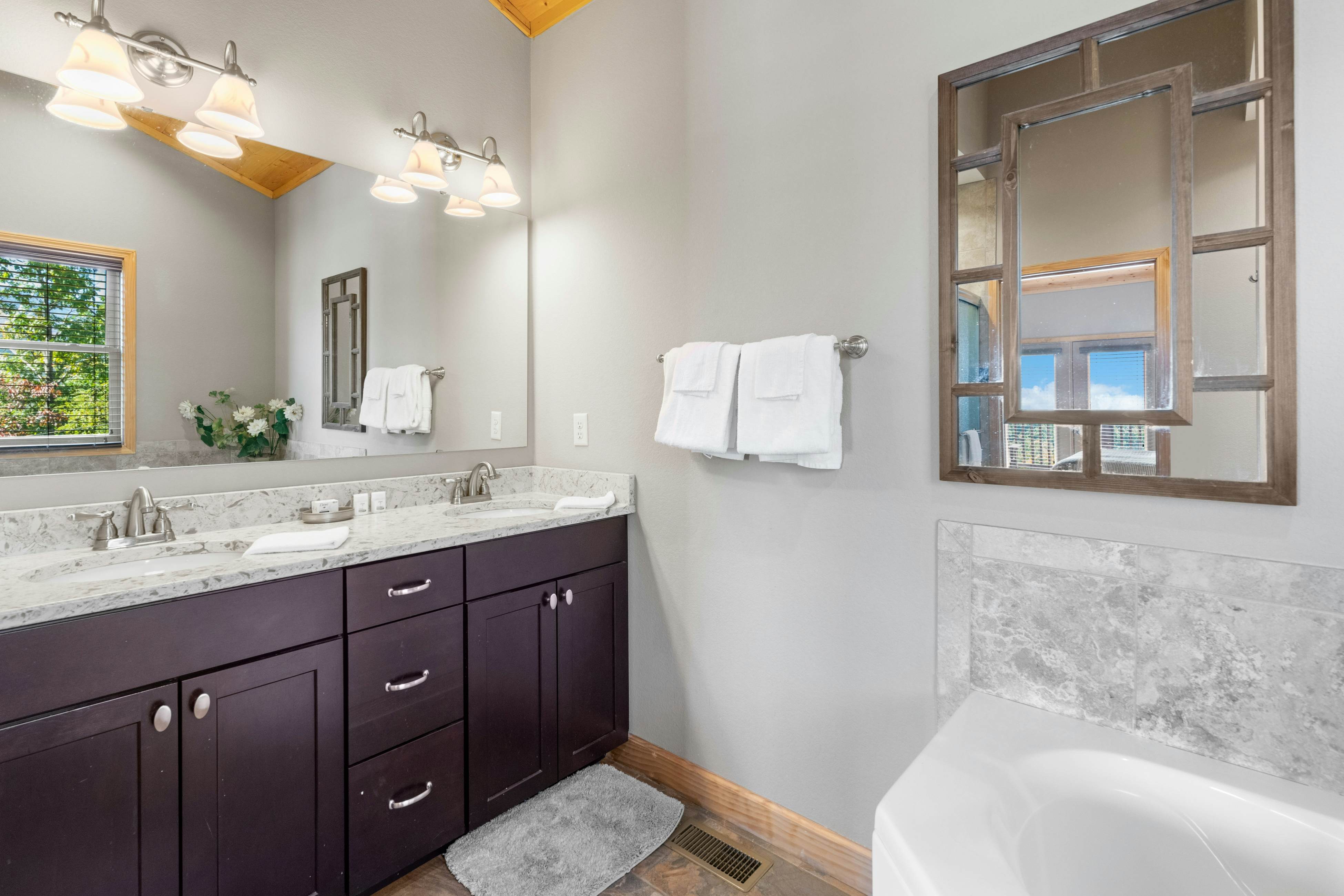 Spacious Mtn View Home, Sleeps 10・Hot tub・Grill